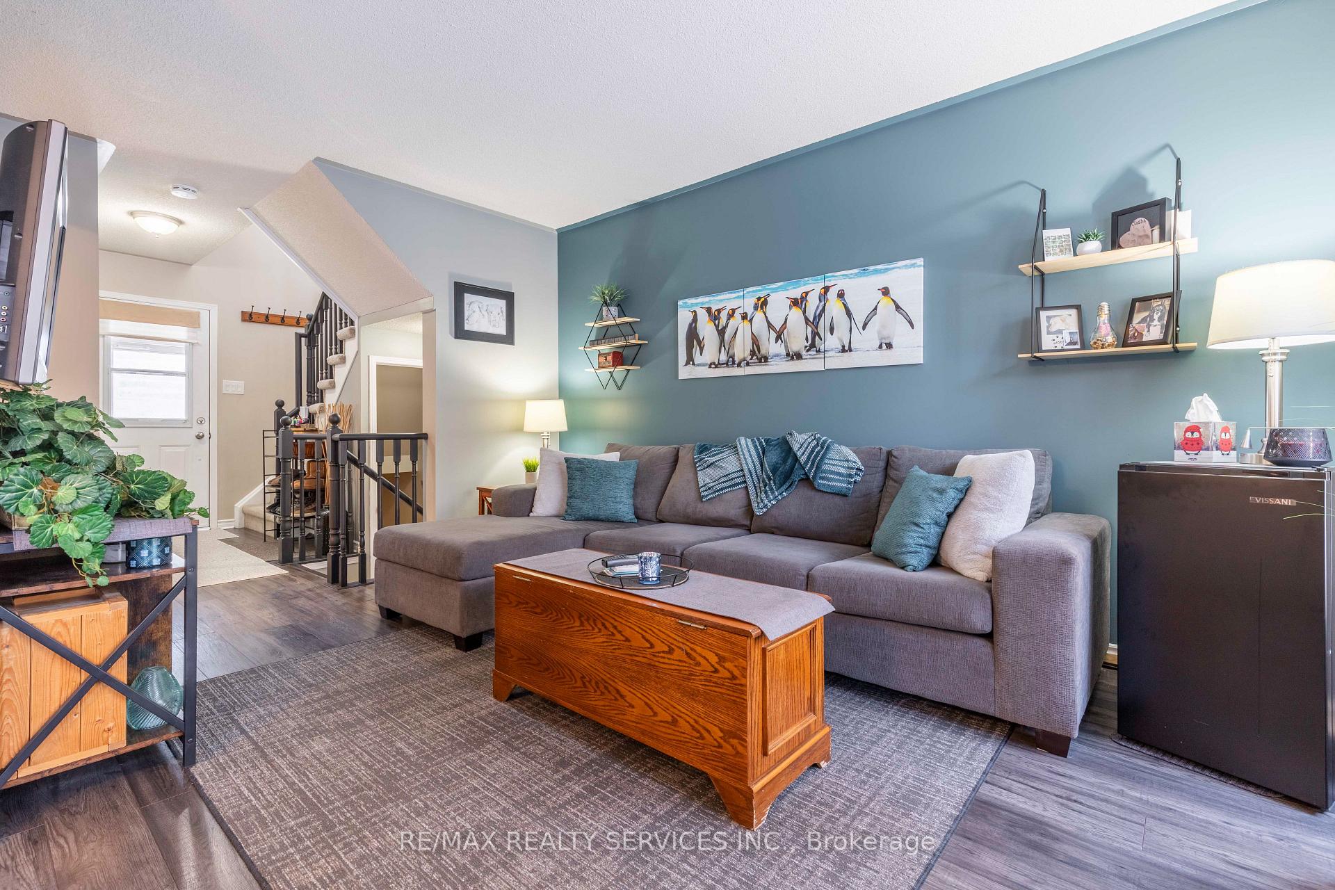 Photo 8 of 92 Pickett Crescent, Barrie, Painswick North — HOMEH