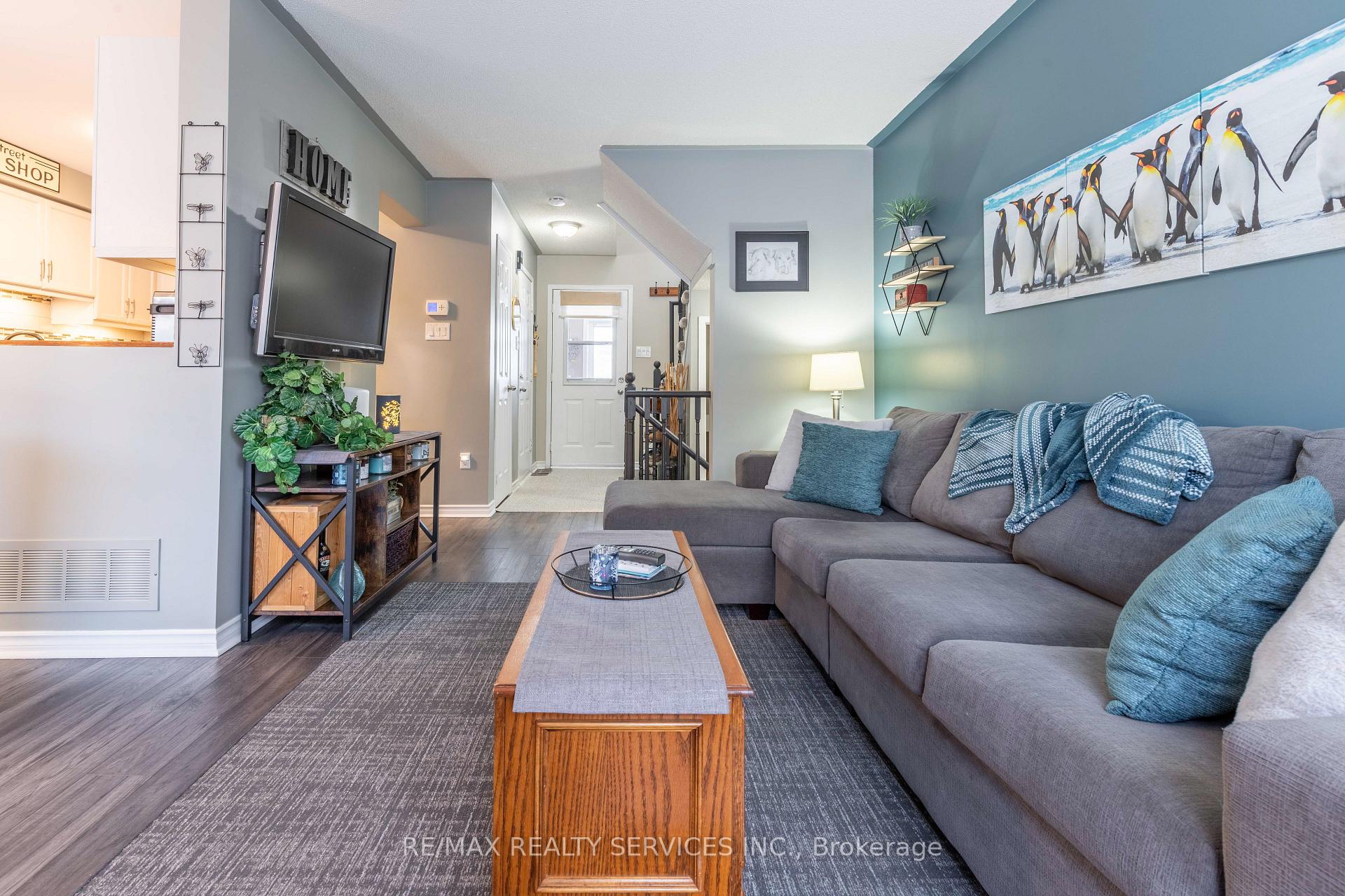 Photo 9 of 92 Pickett Crescent, Barrie, Painswick North — HOMEH