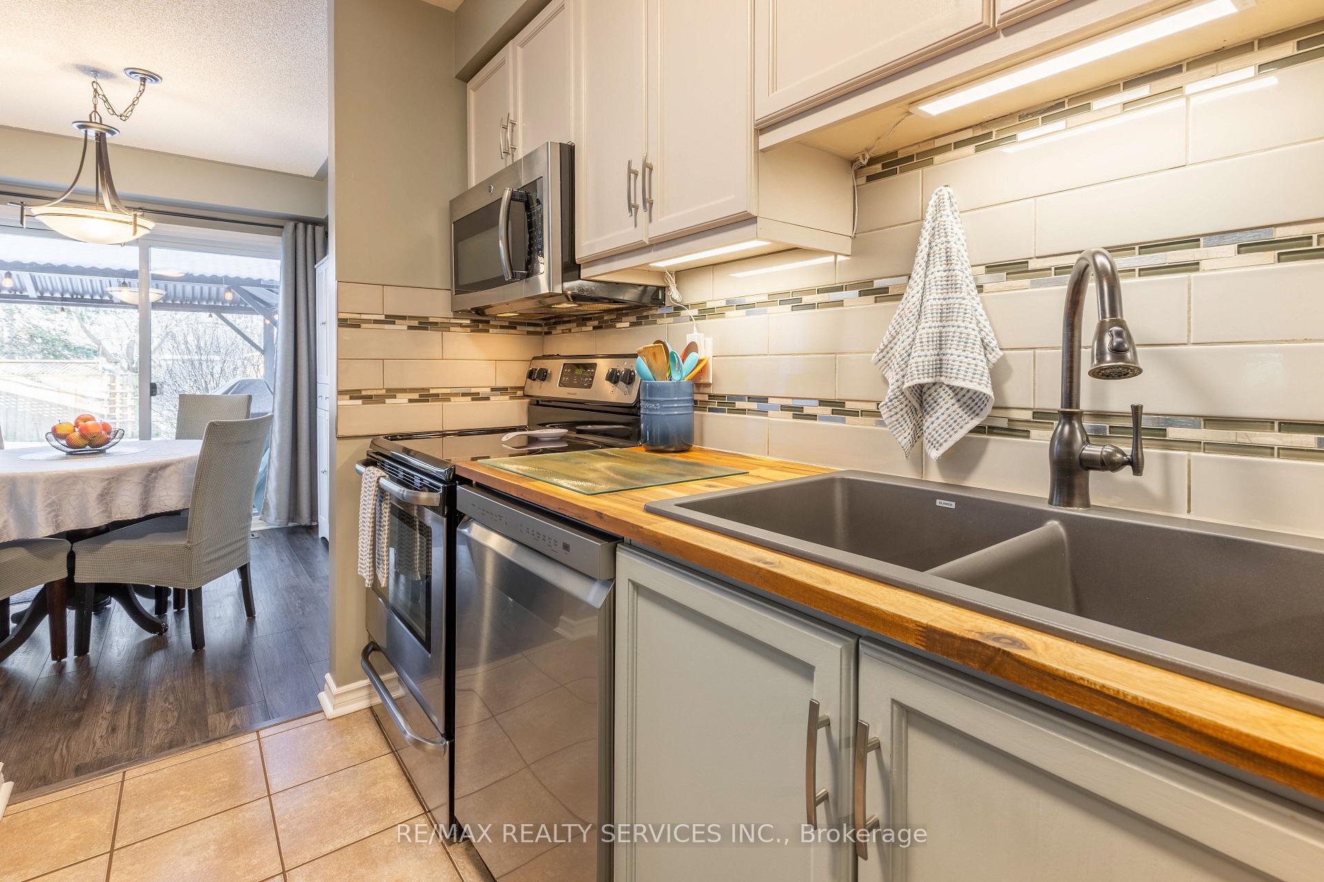 Photo 12 of 92 Pickett Crescent, Barrie, Painswick North — HOMEH