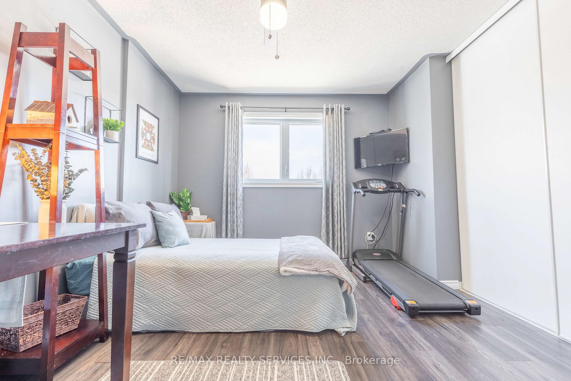 Photo 24 of 92 Pickett Crescent, Barrie, Painswick North — HOMEH