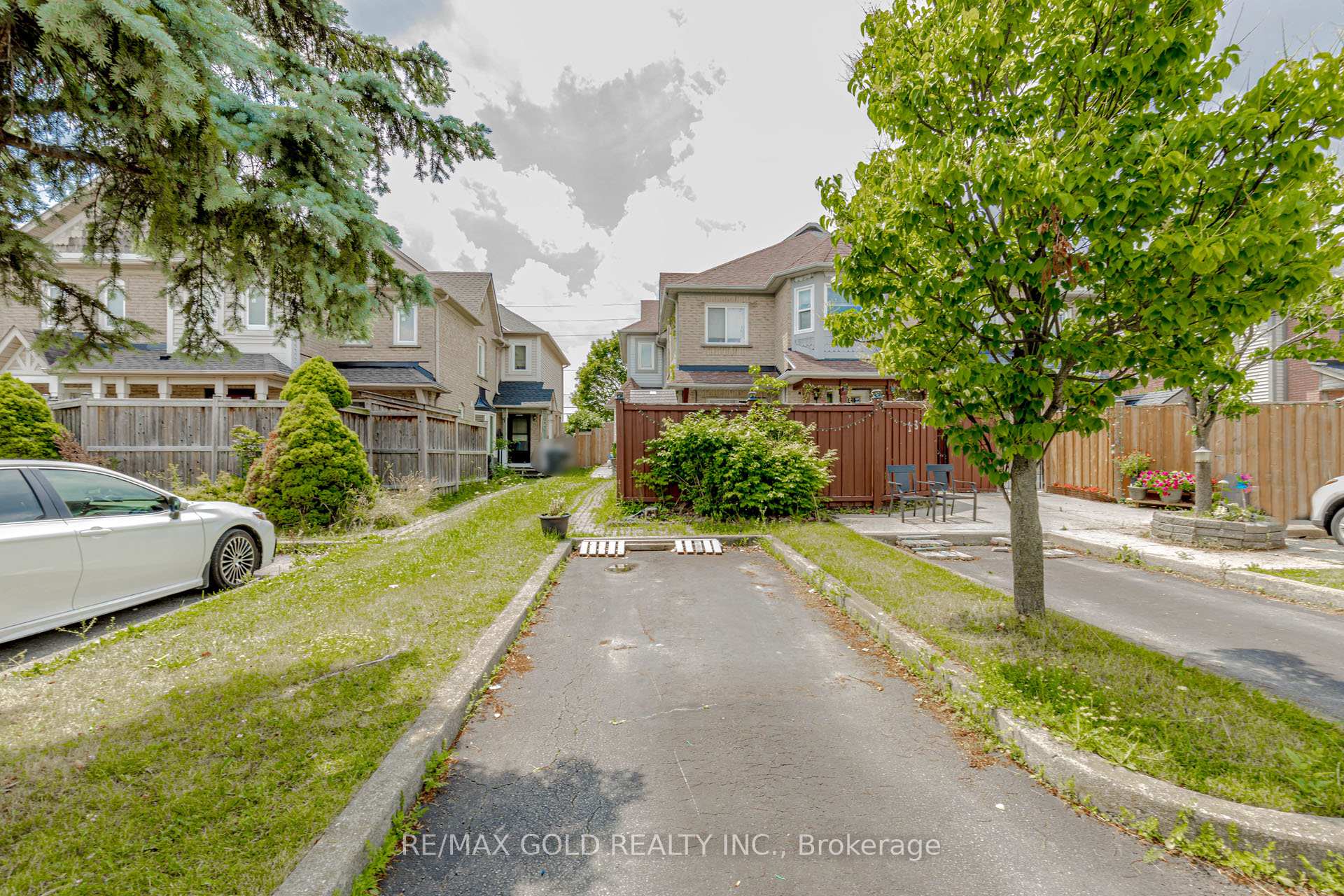 Front of 139 Chipmunk Crescent
