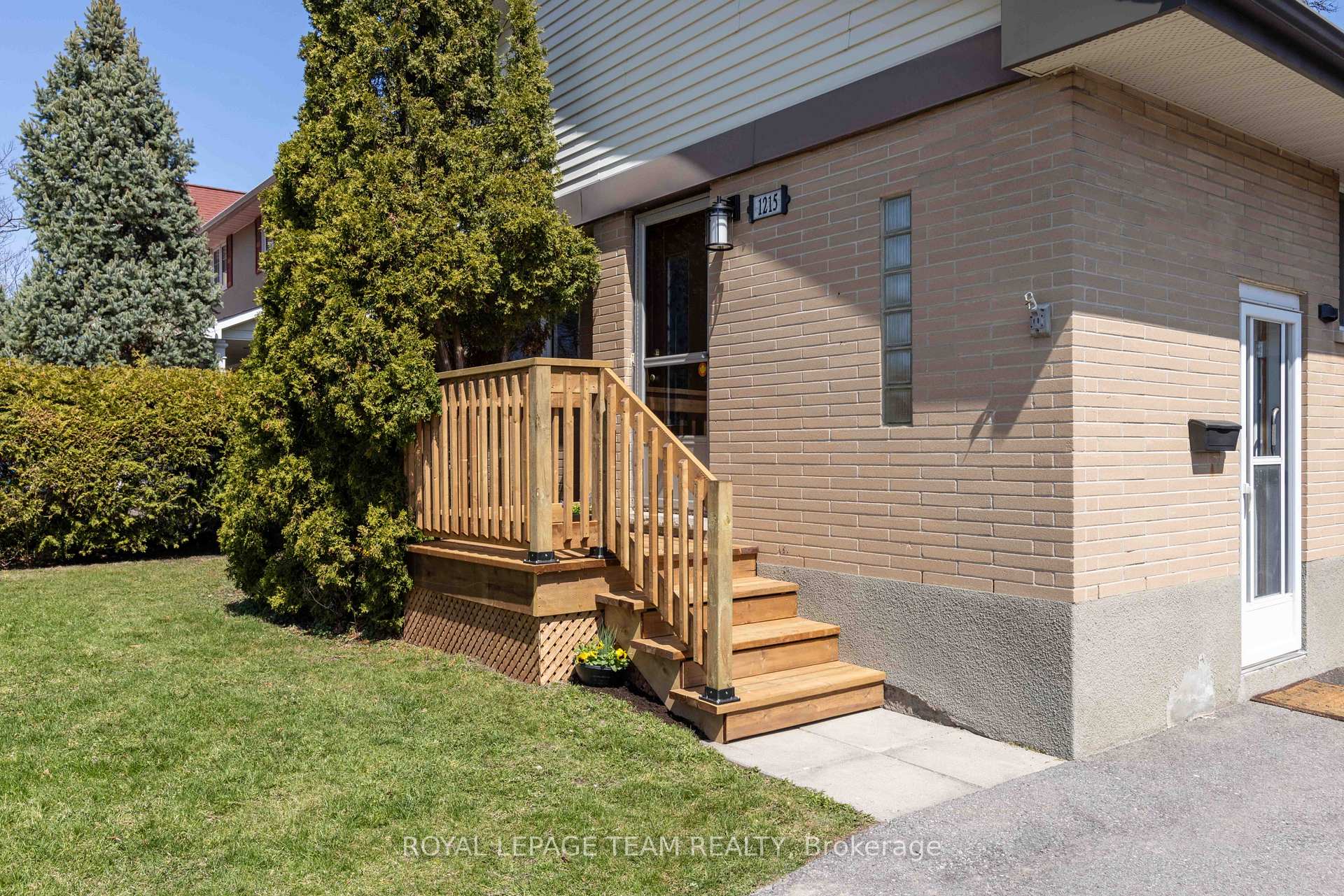 Photo 3 of 1215 Agincourt Road, Ottawa, Copeland Park — HOMEH