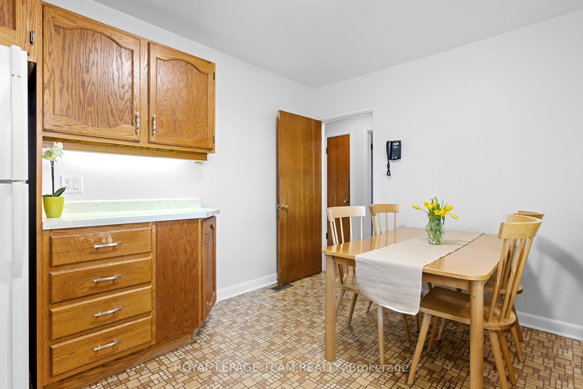 Photo 10 of 1215 Agincourt Road, Ottawa, Copeland Park — HOMEH