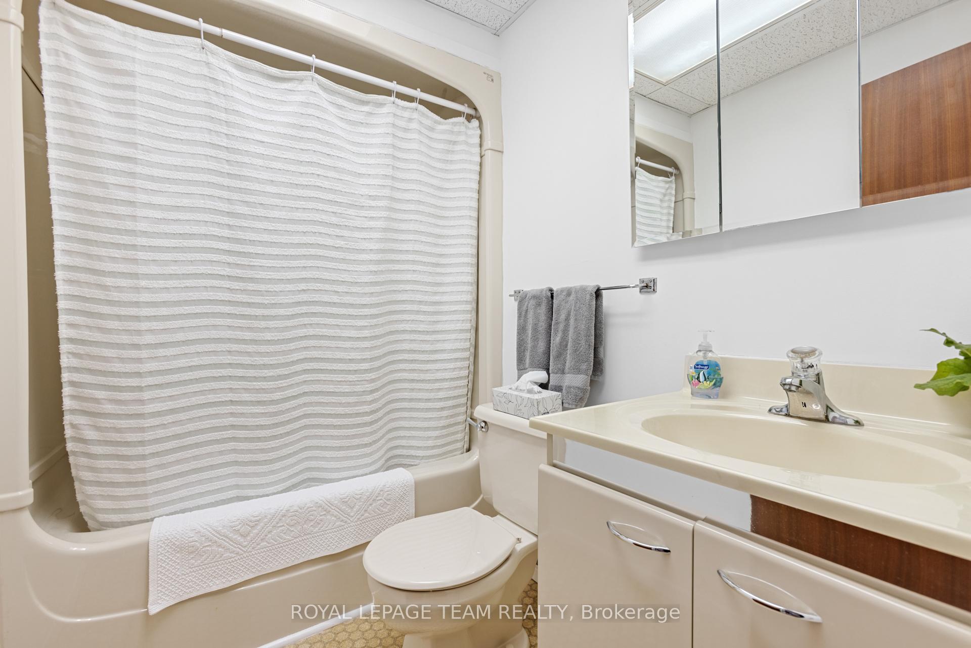 Photo 16 of 1215 Agincourt Road, Ottawa, Copeland Park — HOMEH