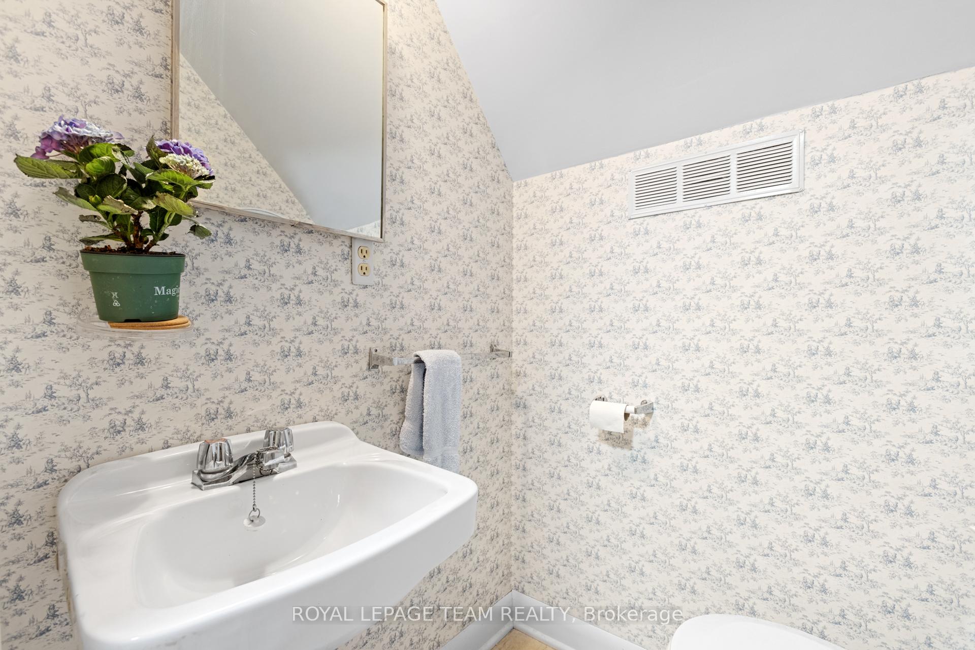 Photo 23 of 1215 Agincourt Road, Ottawa, Copeland Park — HOMEH