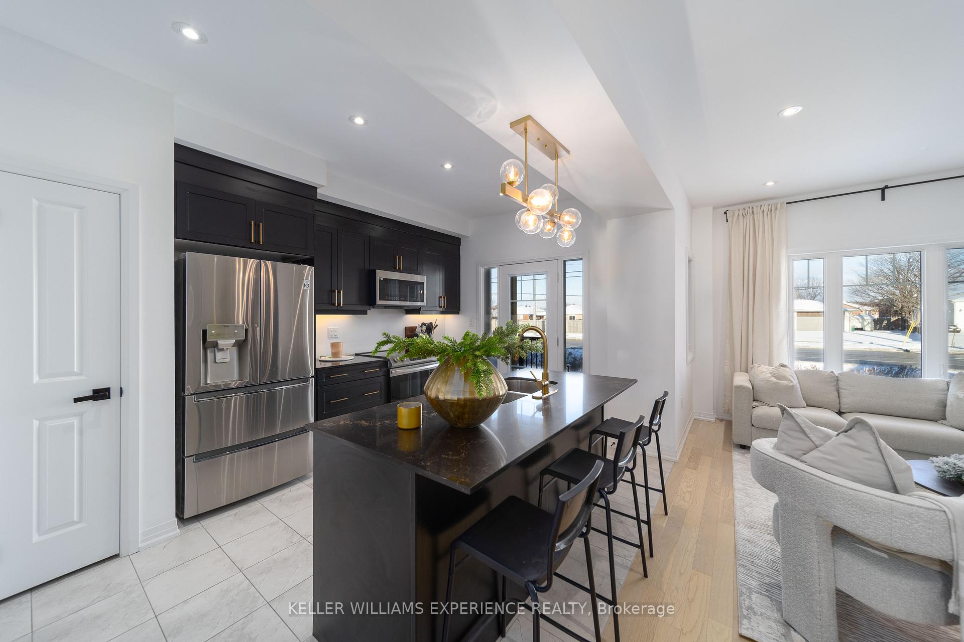 Photo 9 of 29 Harvest Crescent, Barrie, Innis-Shore — HOMEH