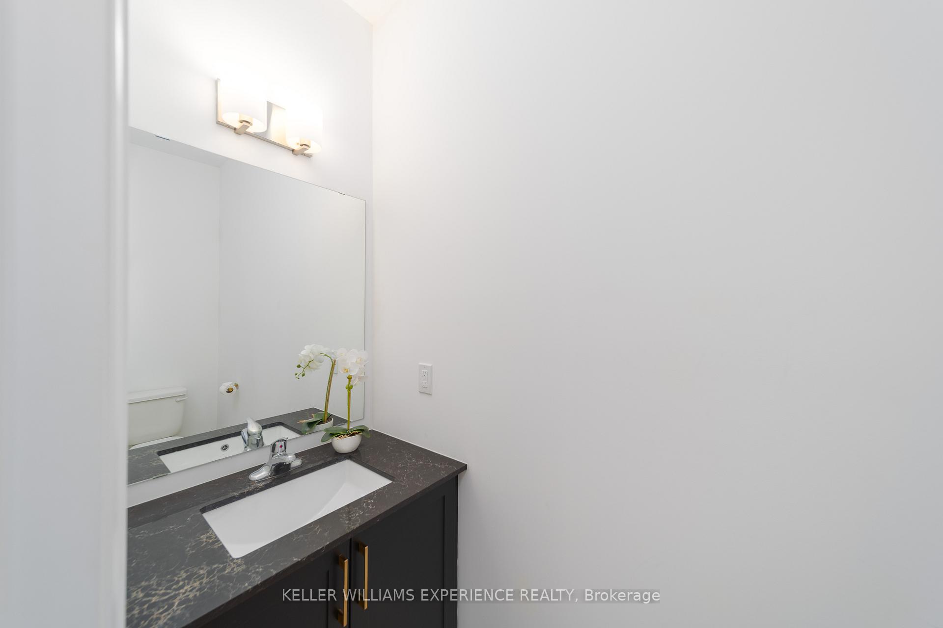Photo 12 of 29 Harvest Crescent, Barrie, Innis-Shore — HOMEH