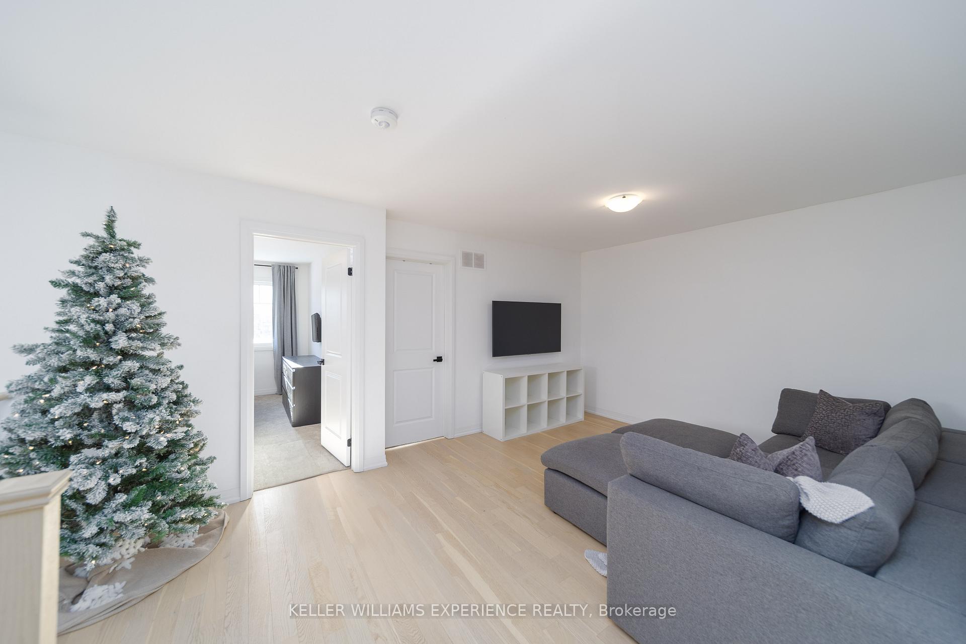 Photo 13 of 29 Harvest Crescent, Barrie, Innis-Shore — HOMEH