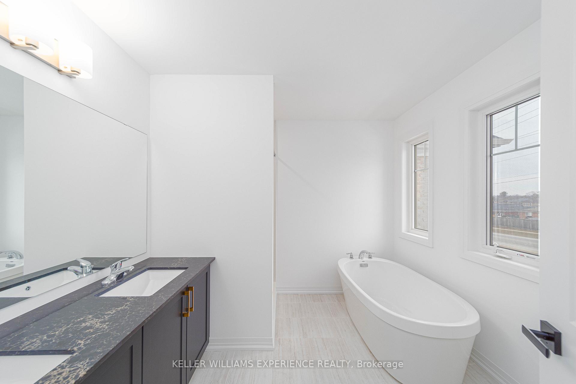 Photo 17 of 29 Harvest Crescent, Barrie, Innis-Shore — HOMEH