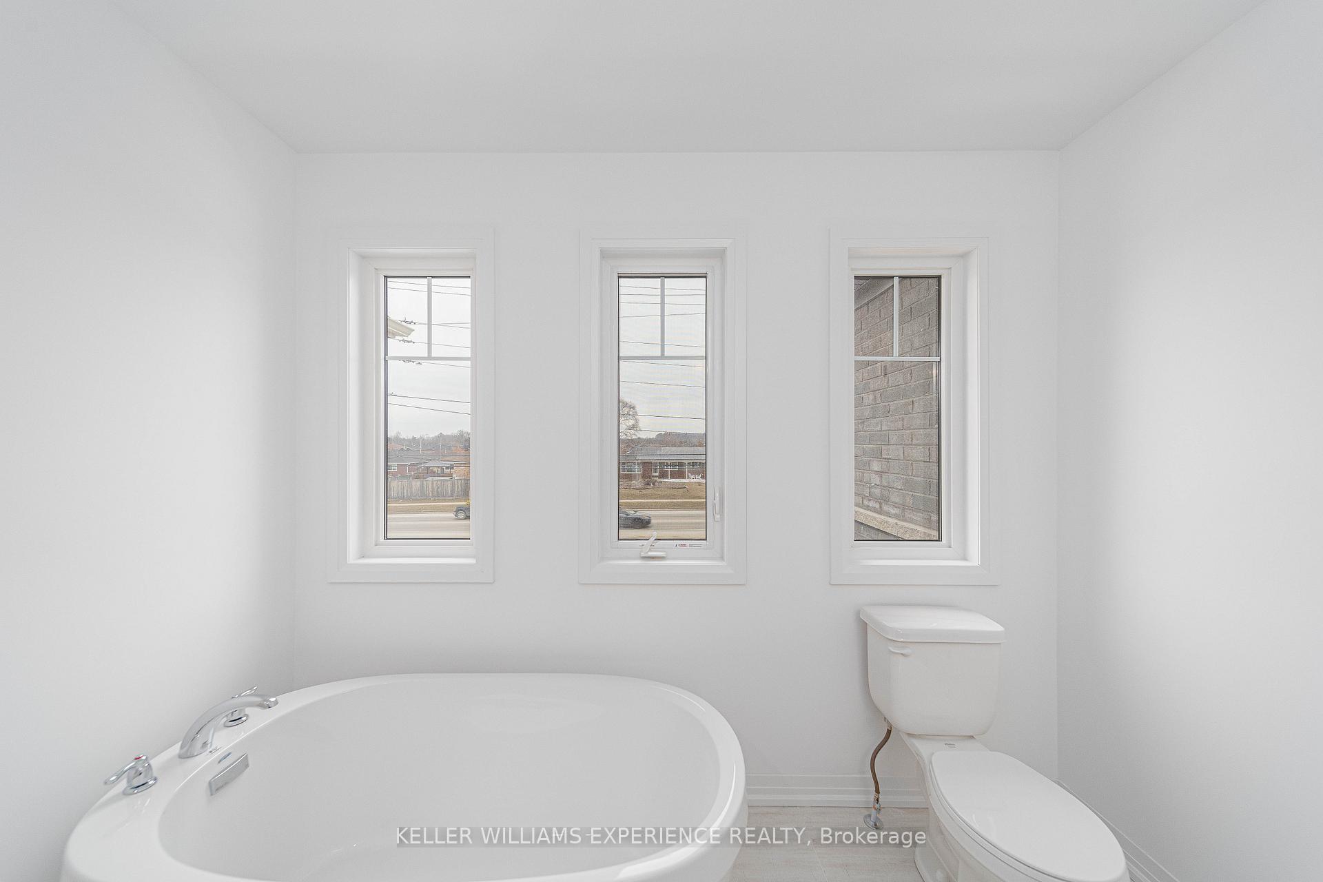 Photo 19 of 29 Harvest Crescent, Barrie, Innis-Shore — HOMEH