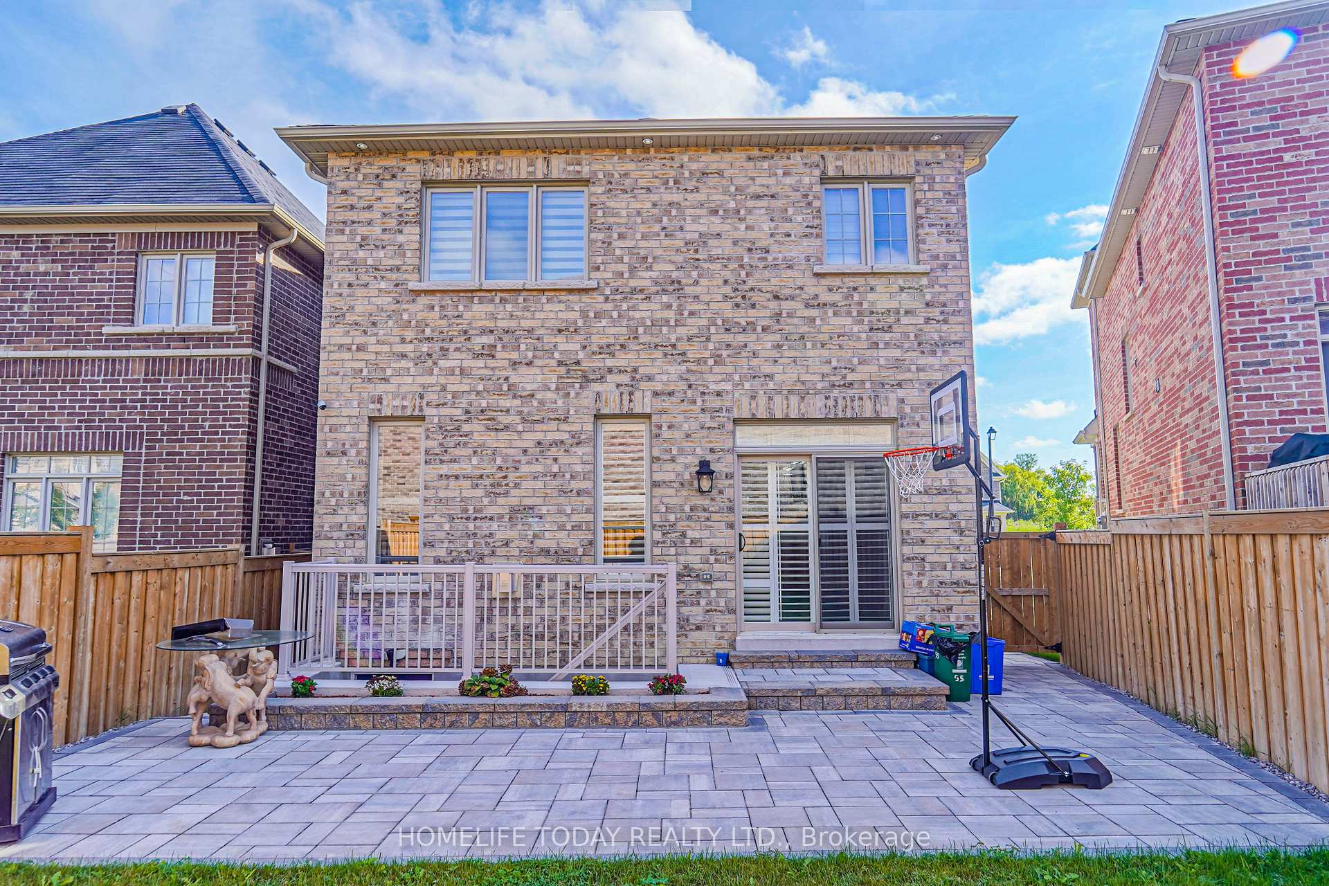Photo 5 of Unit Upper, 4 Mcclustey Avenue, Ajax, Northeast Ajax — HOMEH