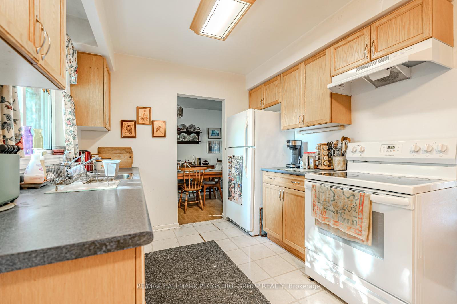 Photo 2 of 293 Duckworth Street, Barrie, Grove East — HOMEH