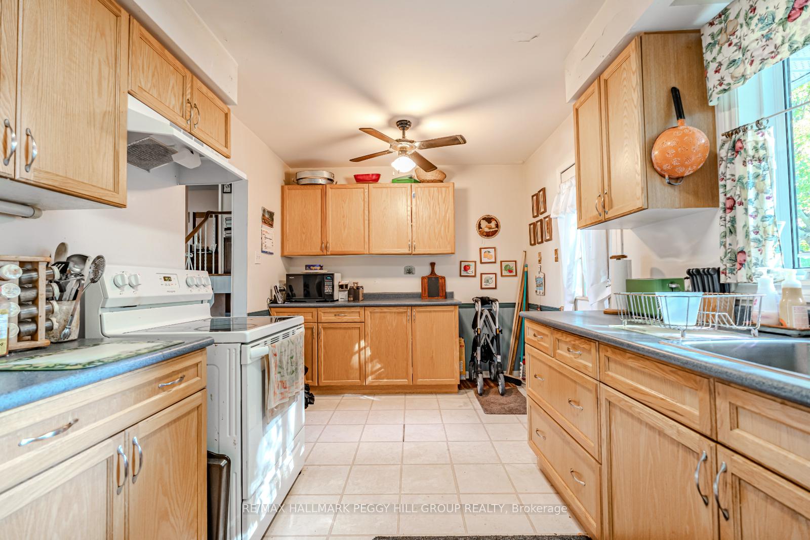Photo 3 of 293 Duckworth Street, Barrie, Grove East — HOMEH