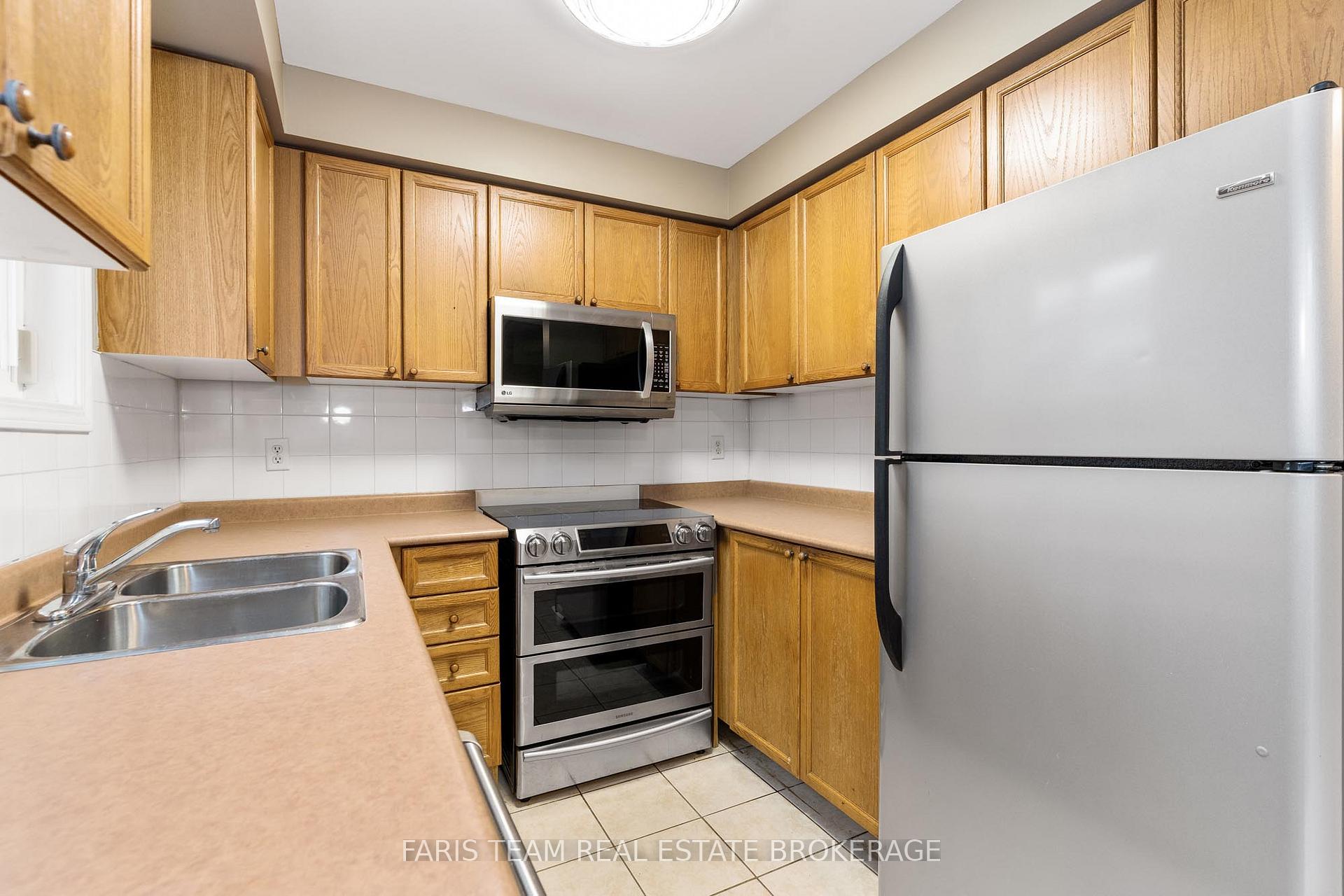 Photo 14 of 69 Pringle Drive, Barrie, Edgehill Drive — HOMEH