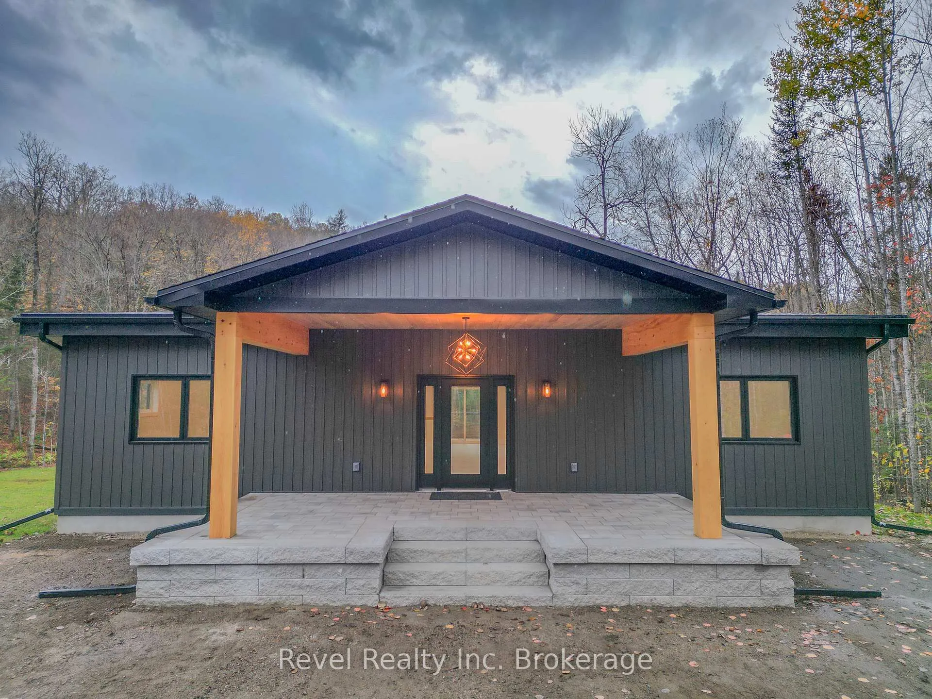 Photo 2 of 52 Laurentian Crescent, Mattawan — HOMEH
