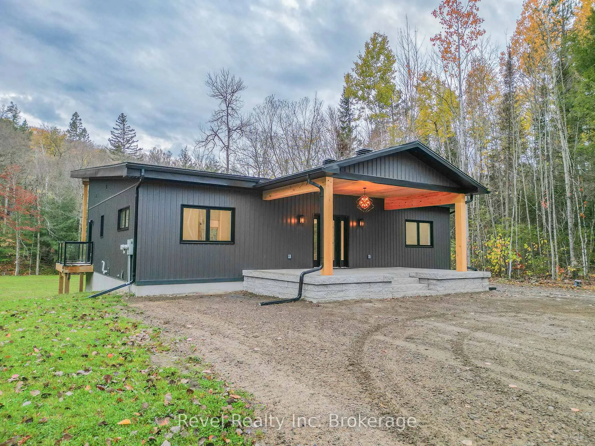 Photo 3 of 52 Laurentian Crescent, Mattawan — HOMEH