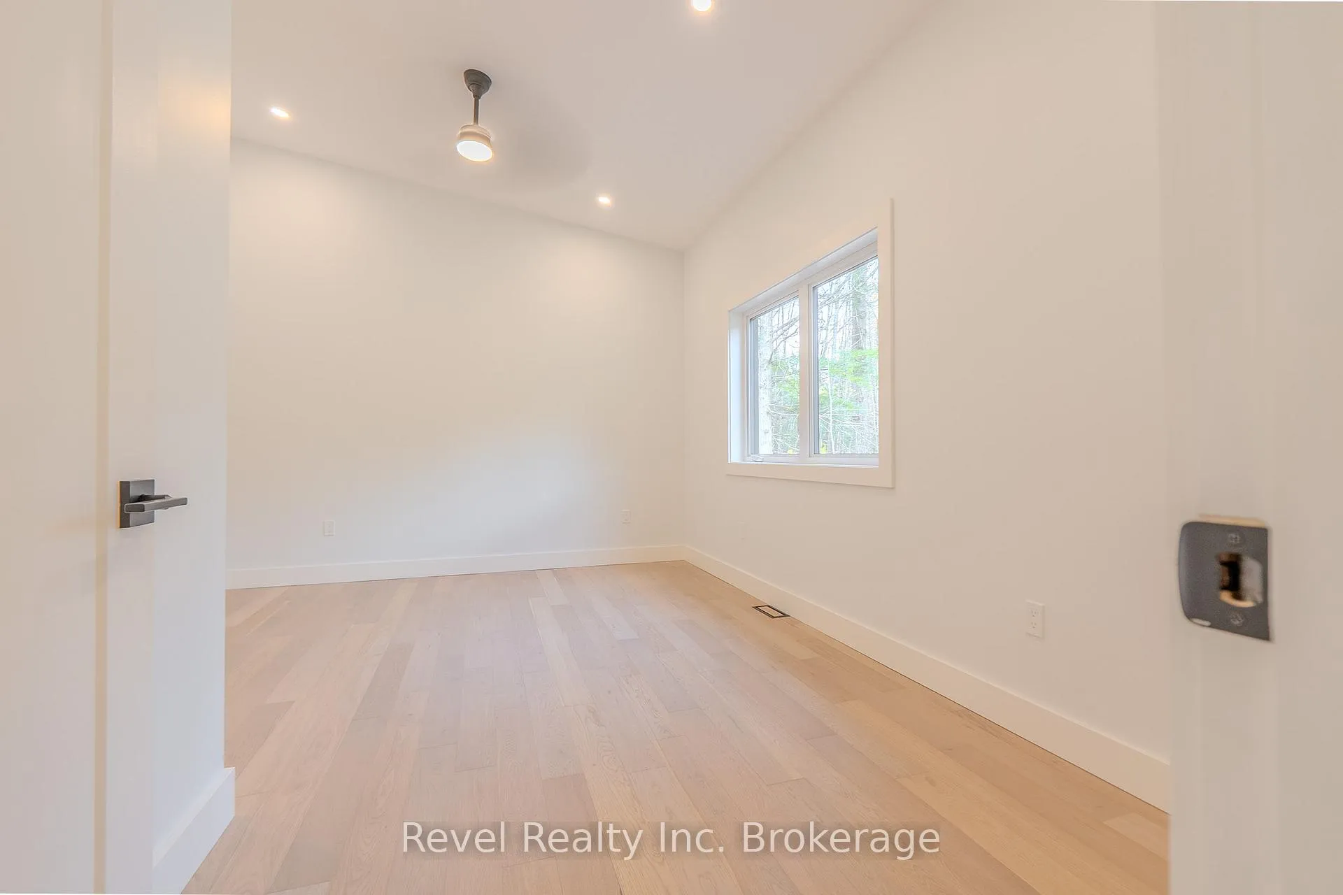 Photo 8 of 52 Laurentian Crescent, Mattawan — HOMEH