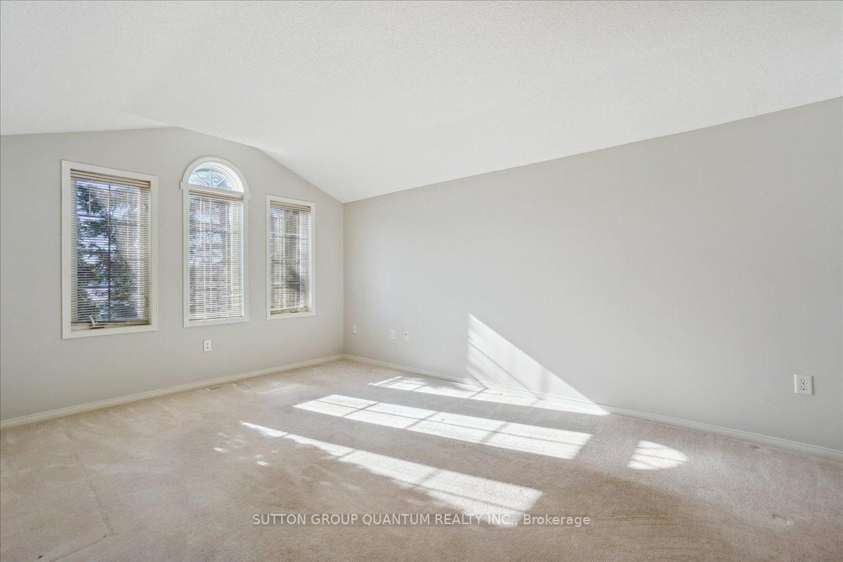 Photo 4 of 22 Farmstead Crescent, Barrie, Holly — HOMEH