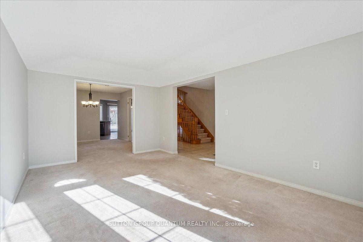 Photo 5 of 22 Farmstead Crescent, Barrie, Holly — HOMEH