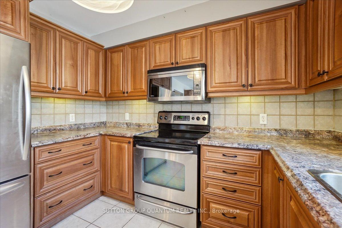 Photo 9 of 22 Farmstead Crescent, Barrie, Holly — HOMEH