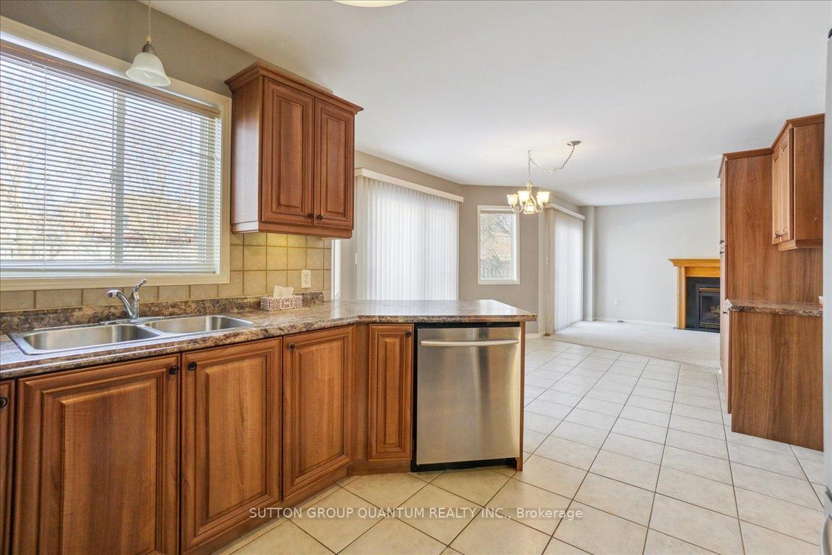 Photo 10 of 22 Farmstead Crescent, Barrie, Holly — HOMEH