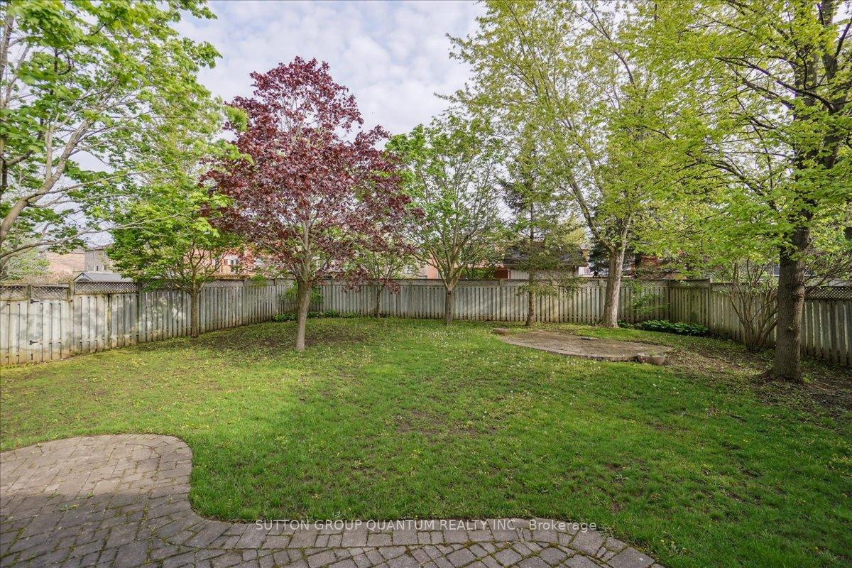 Photo 33 of 22 Farmstead Crescent, Barrie, Holly — HOMEH