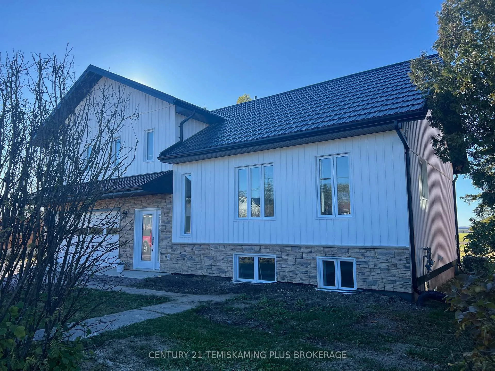 Photo 2 of 40 Tenth Avenue S, Armstrong, Earlton — HOMEH