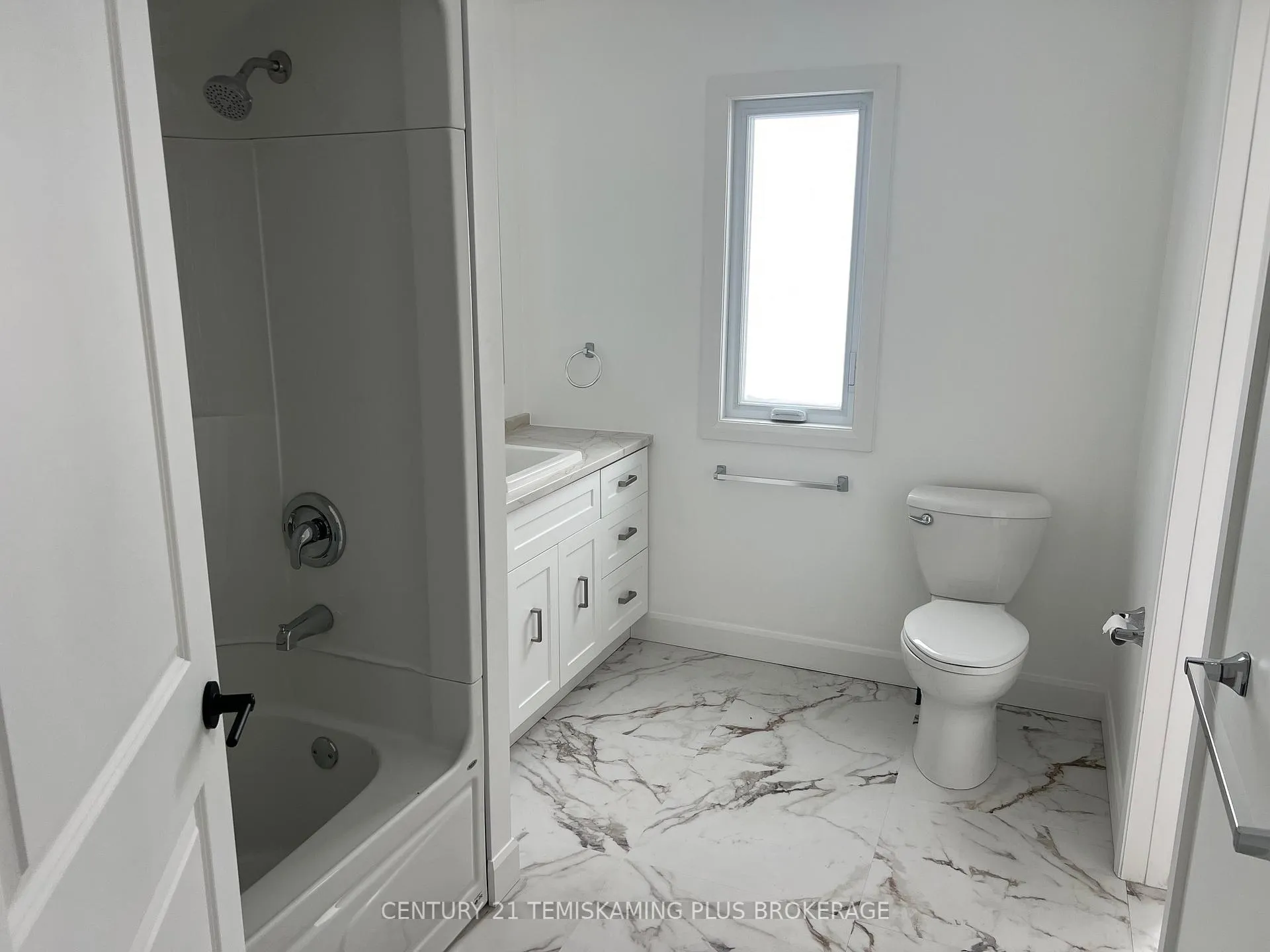 Photo 13 of 40 Tenth Avenue S, Armstrong, Earlton — HOMEH