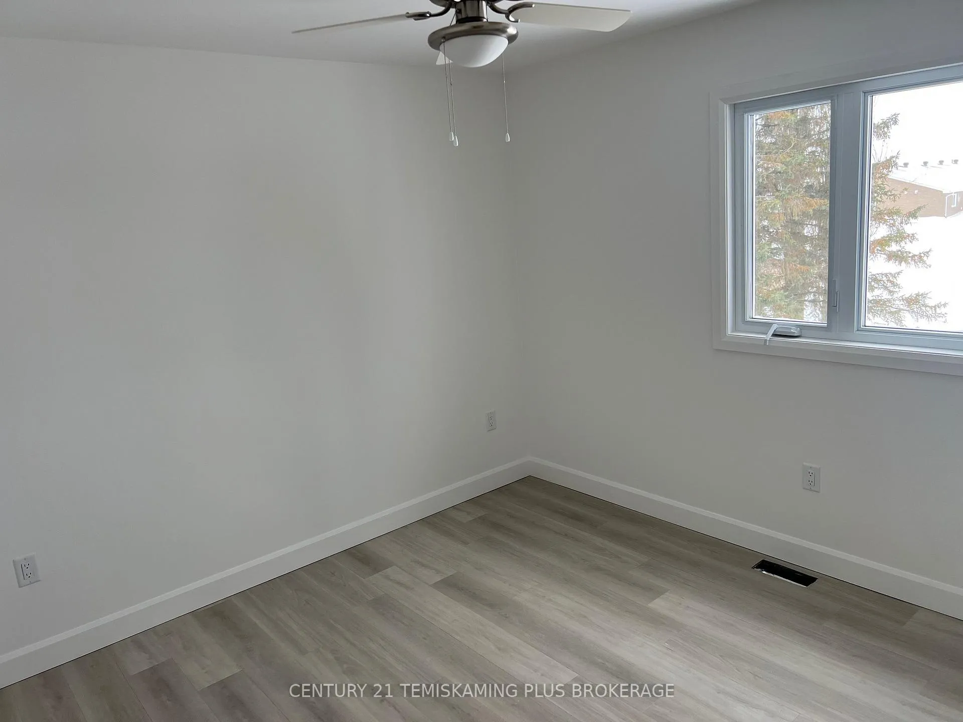 Photo 19 of 40 Tenth Avenue S, Armstrong, Earlton — HOMEH