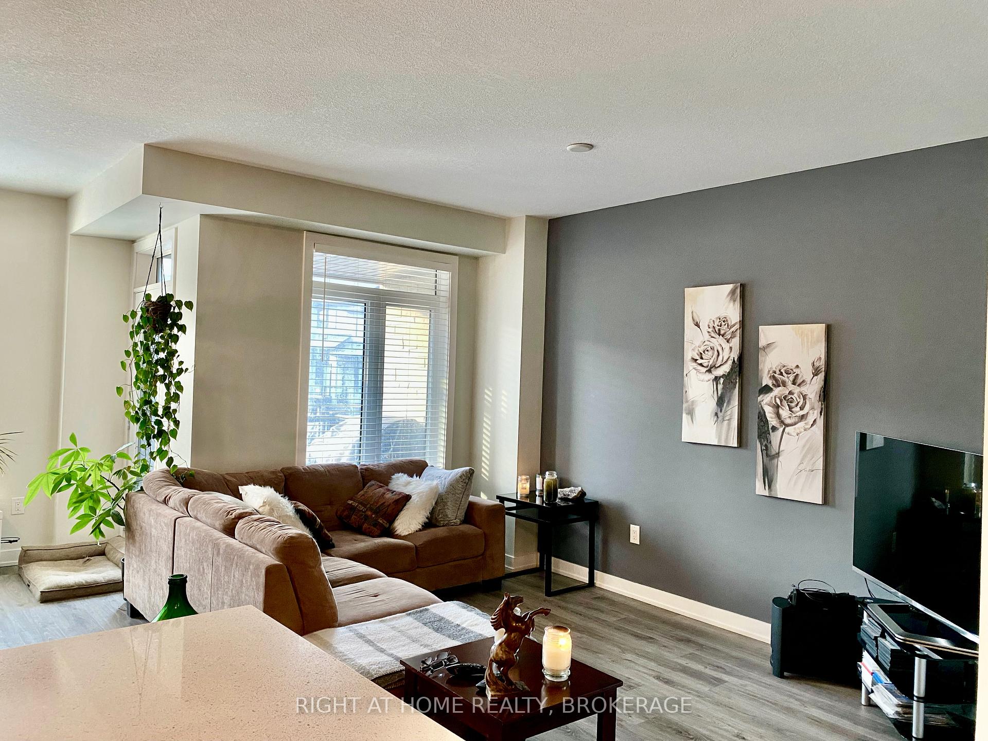 Photo 3 of Unit 85, 590 North Service Road, Hamilton, Stoney Creek — HOMEH
