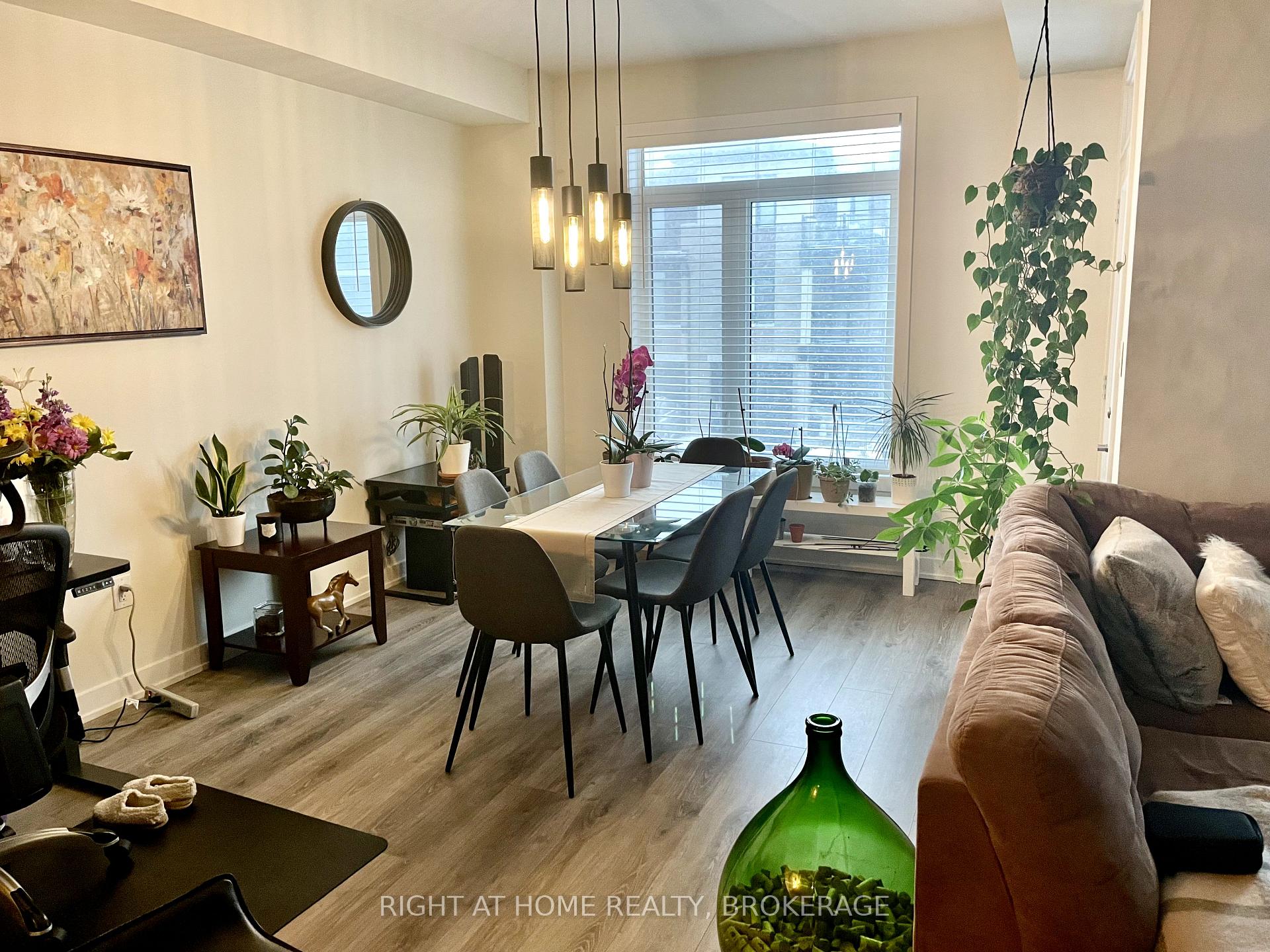 Photo 4 of Unit 85, 590 North Service Road, Hamilton, Stoney Creek — HOMEH