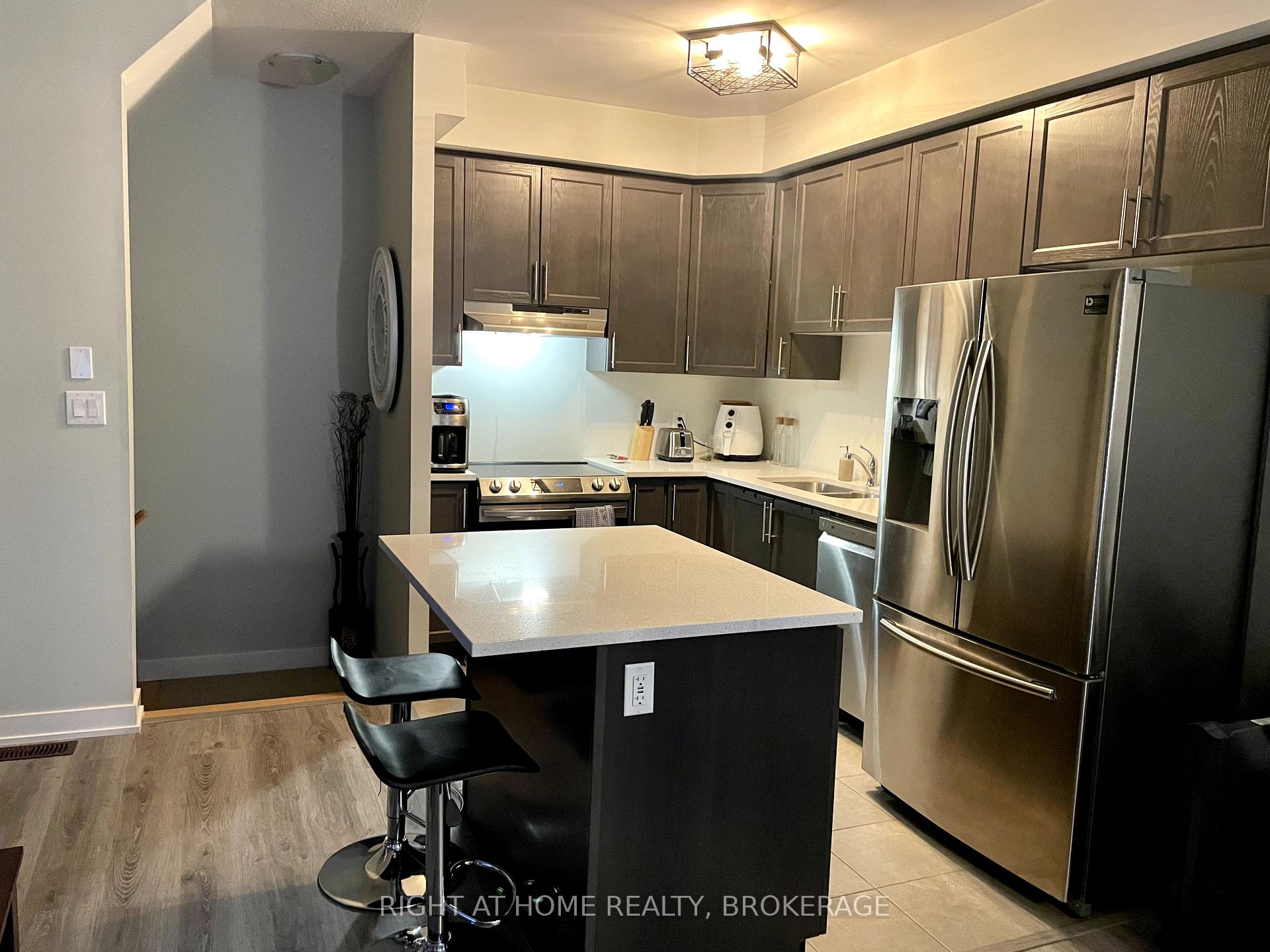 Photo 5 of Unit 85, 590 North Service Road, Hamilton, Stoney Creek — HOMEH