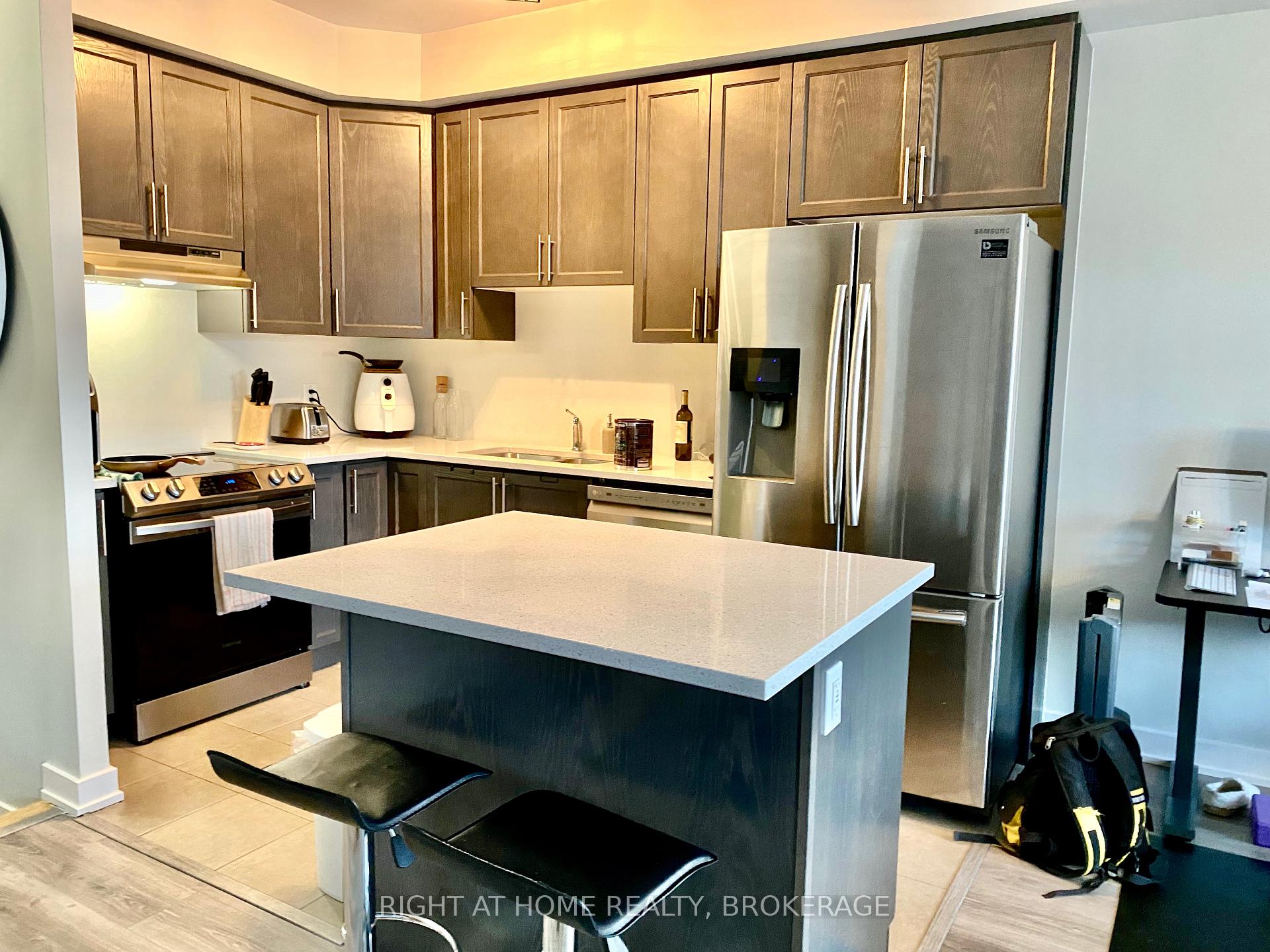 Photo 6 of Unit 85, 590 North Service Road, Hamilton, Stoney Creek — HOMEH