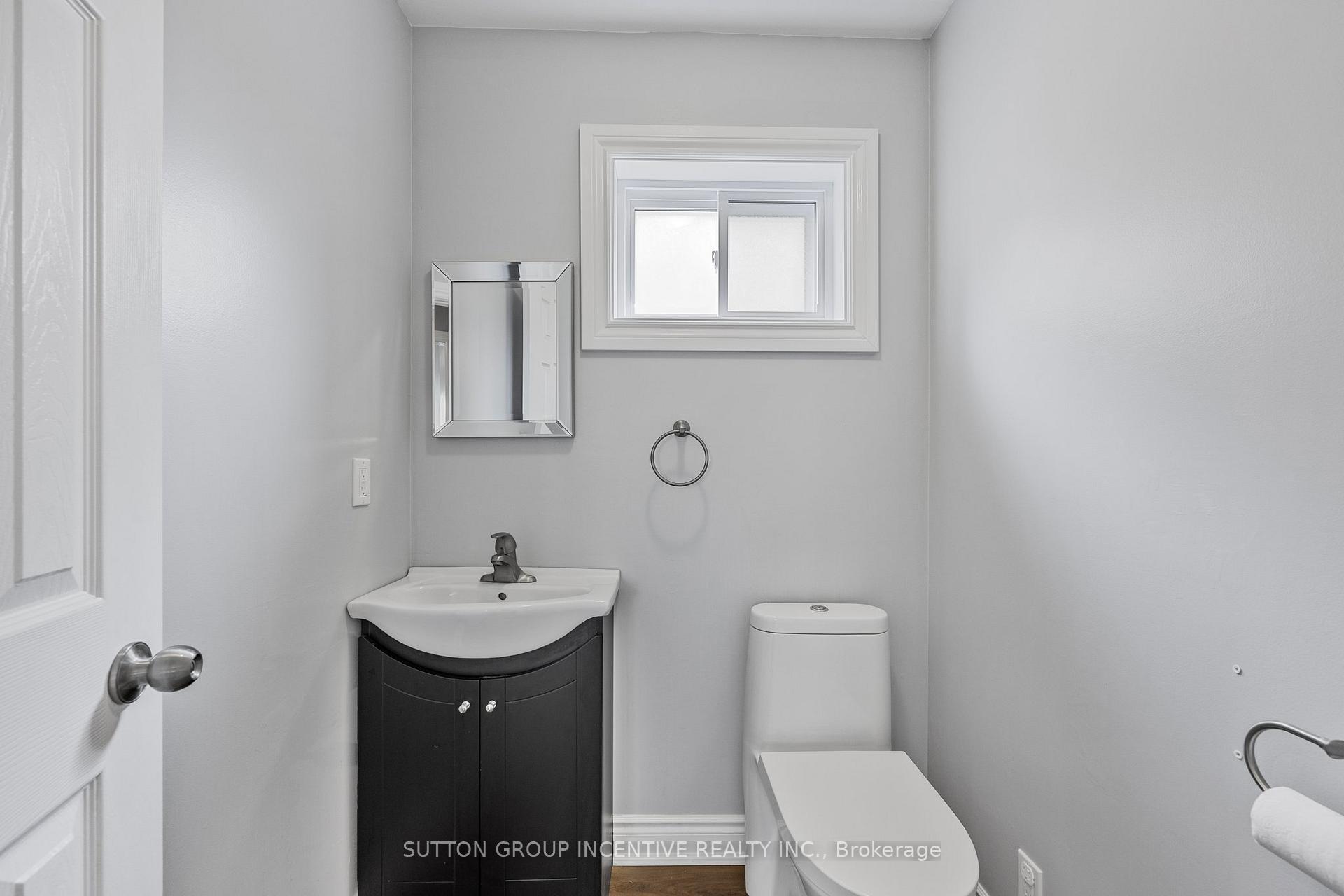 Photo 16 of 21 Leslie Avenue, Barrie, Holly — HOMEH