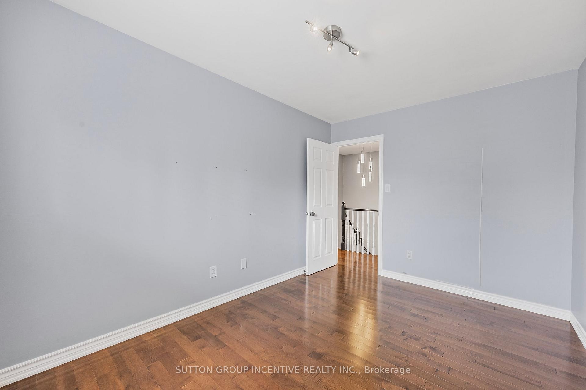 Photo 22 of 21 Leslie Avenue, Barrie, Holly — HOMEH