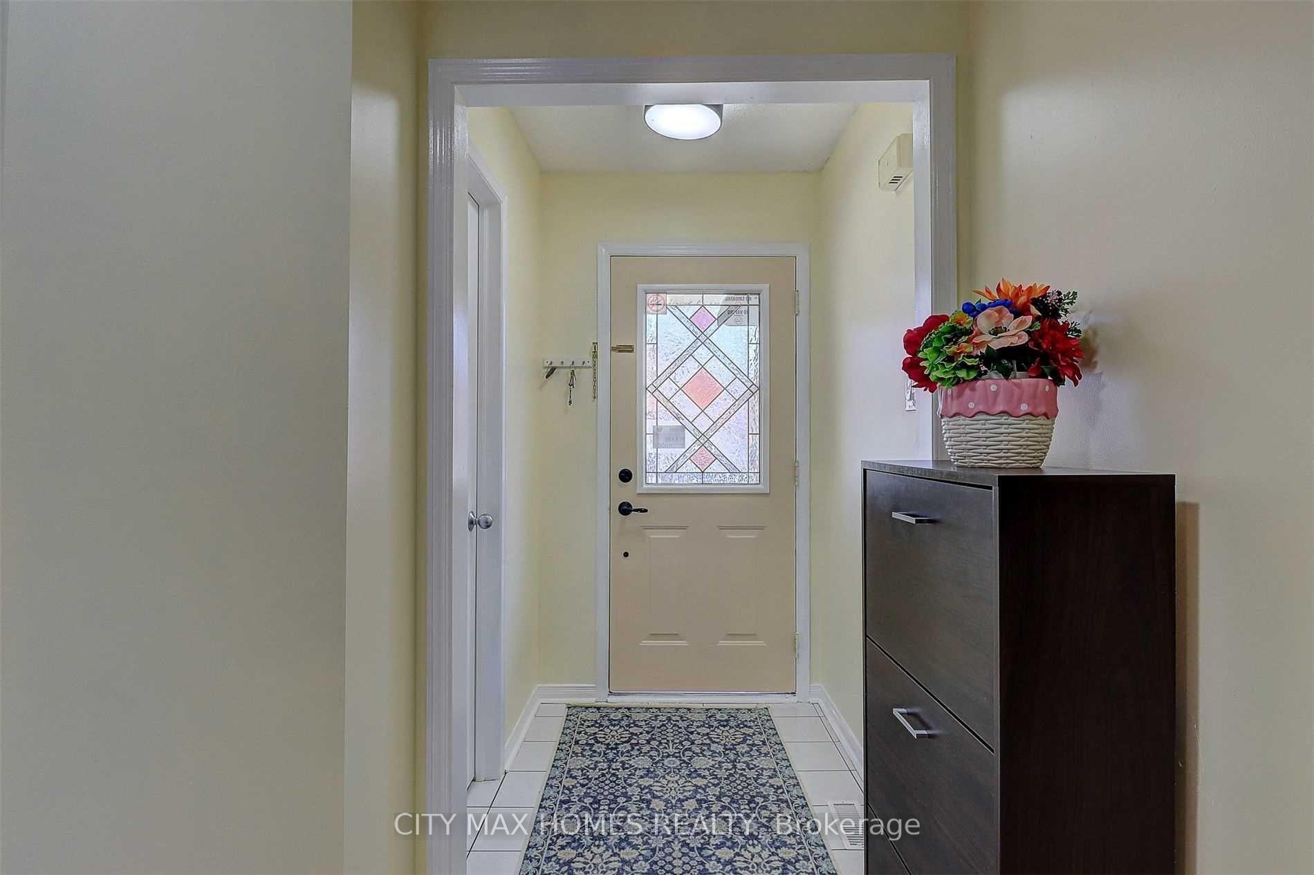 Photo 2 of 4 Cranberry Crescent, Brampton, Fletcher's Creek South — HOMEH