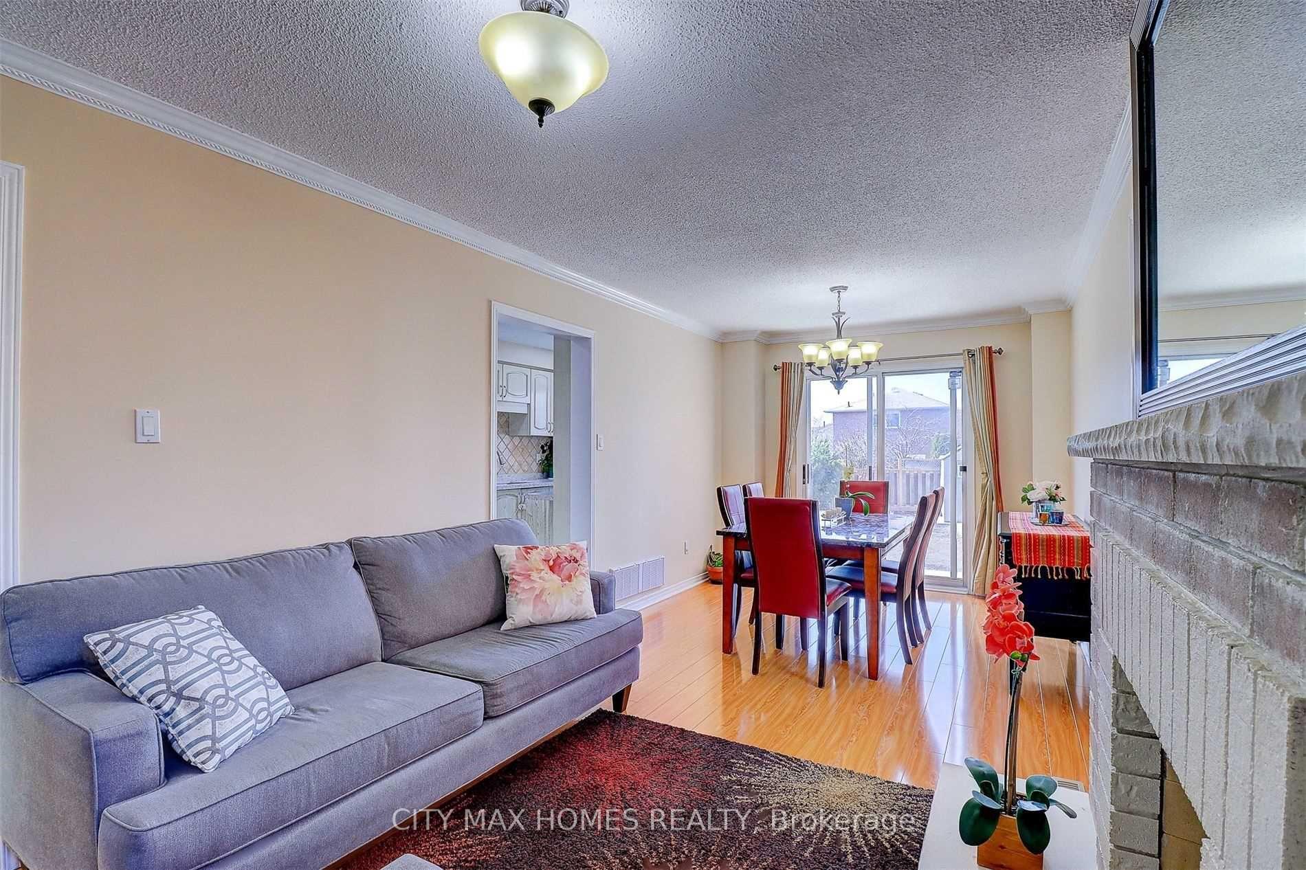 Photo 4 of 4 Cranberry Crescent, Brampton, Fletcher's Creek South — HOMEH