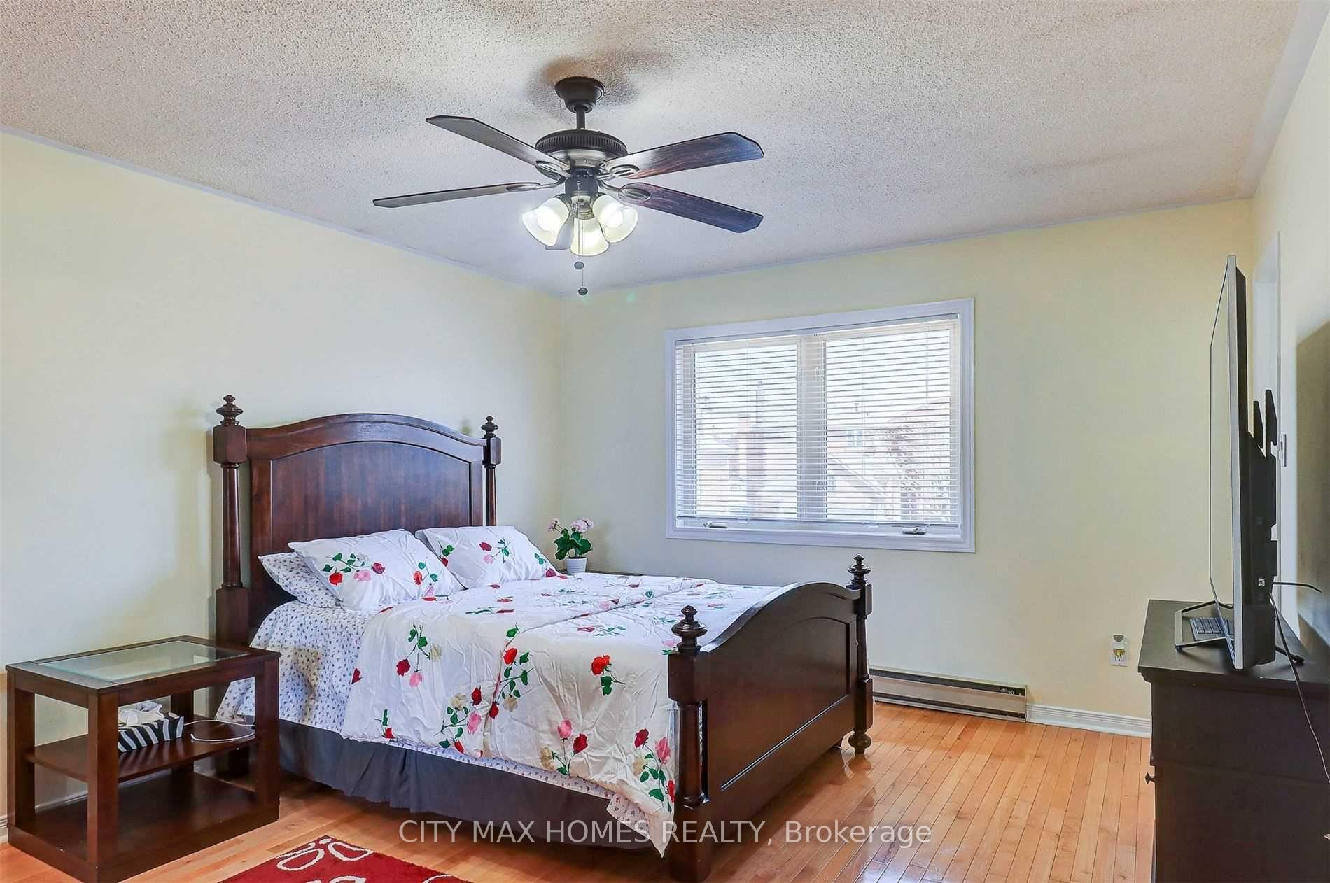 Photo 10 of 4 Cranberry Crescent, Brampton, Fletcher's Creek South — HOMEH