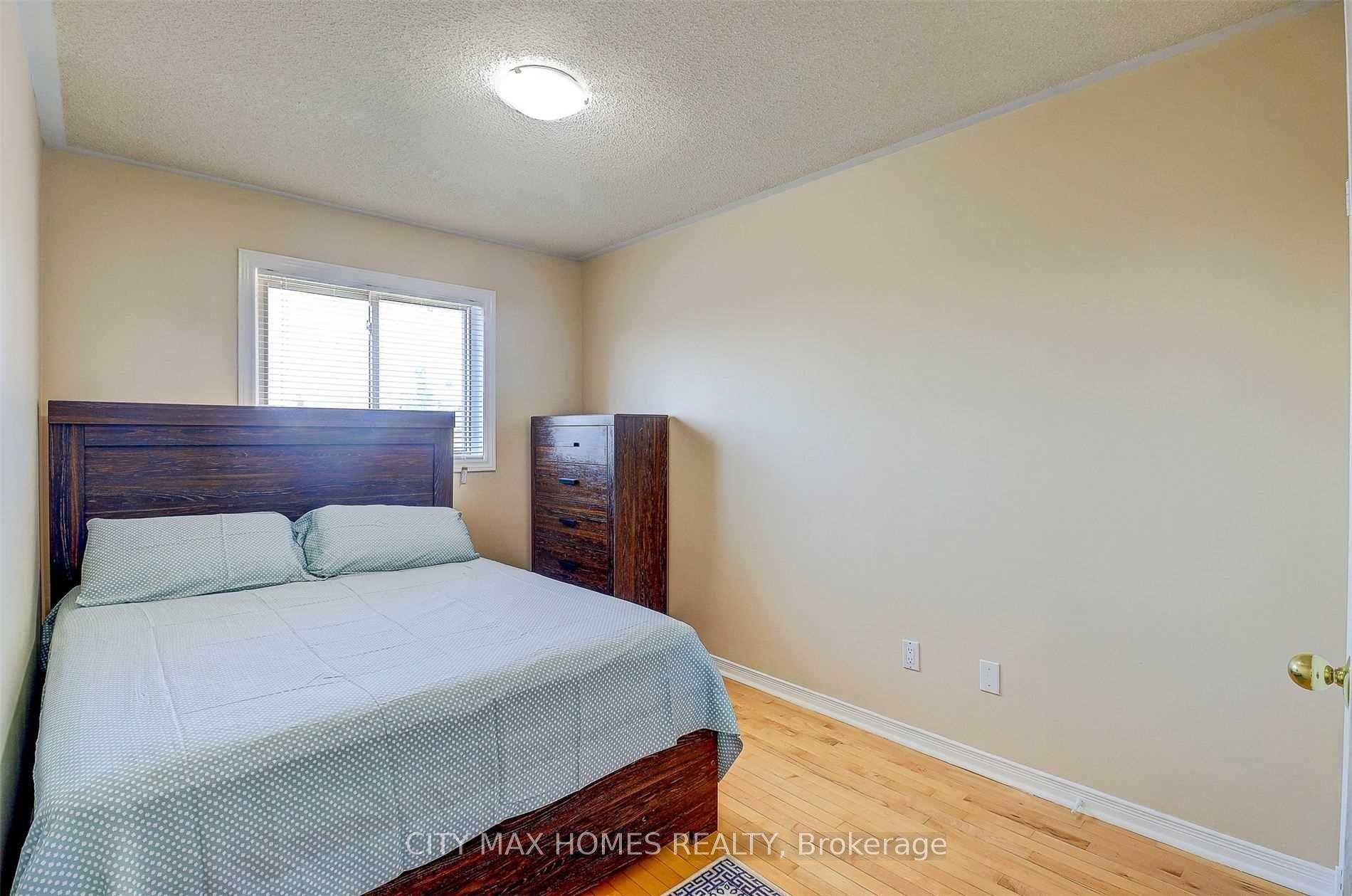 Photo 12 of 4 Cranberry Crescent, Brampton, Fletcher's Creek South — HOMEH