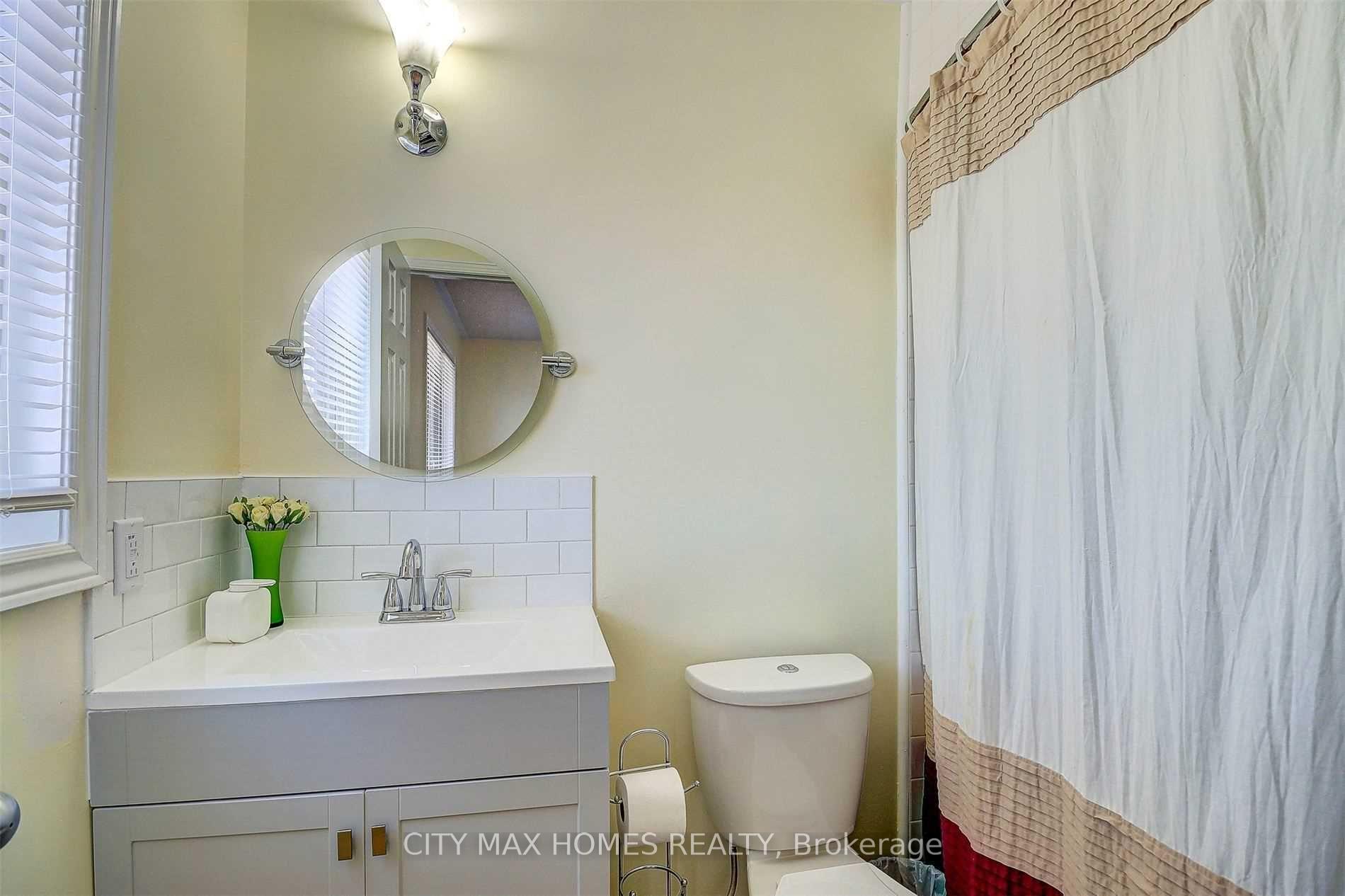 Photo 14 of 4 Cranberry Crescent, Brampton, Fletcher's Creek South — HOMEH