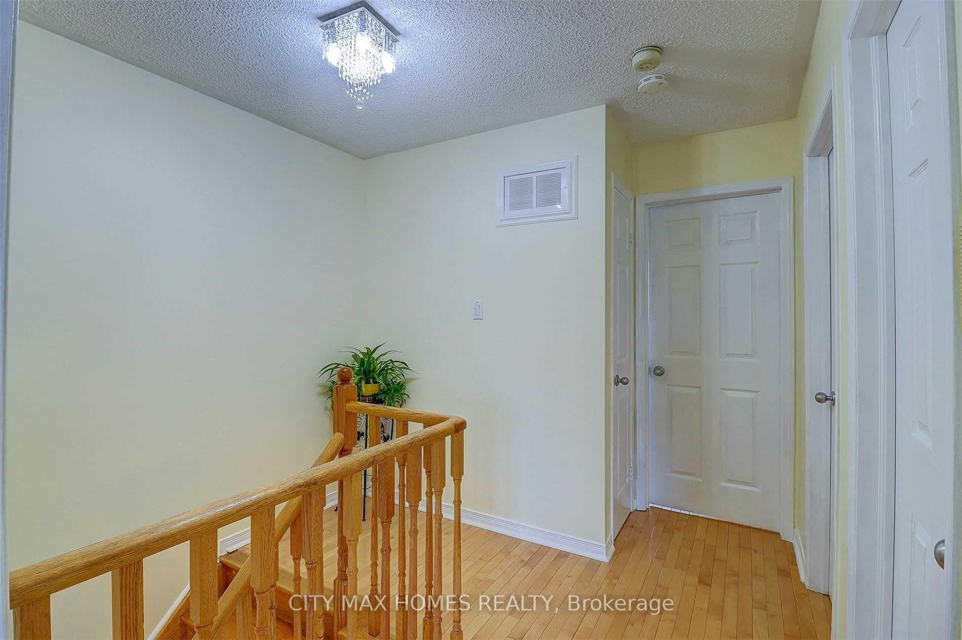 Photo 16 of 4 Cranberry Crescent, Brampton, Fletcher's Creek South — HOMEH