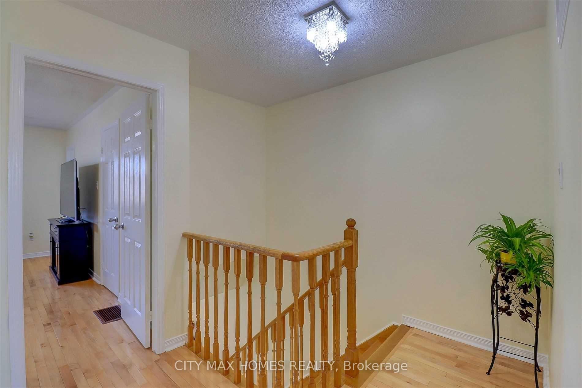 Photo 18 of 4 Cranberry Crescent, Brampton, Fletcher's Creek South — HOMEH