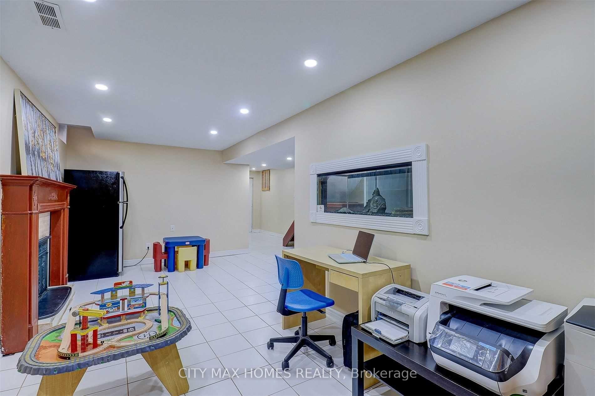 Photo 24 of 4 Cranberry Crescent, Brampton, Fletcher's Creek South — HOMEH