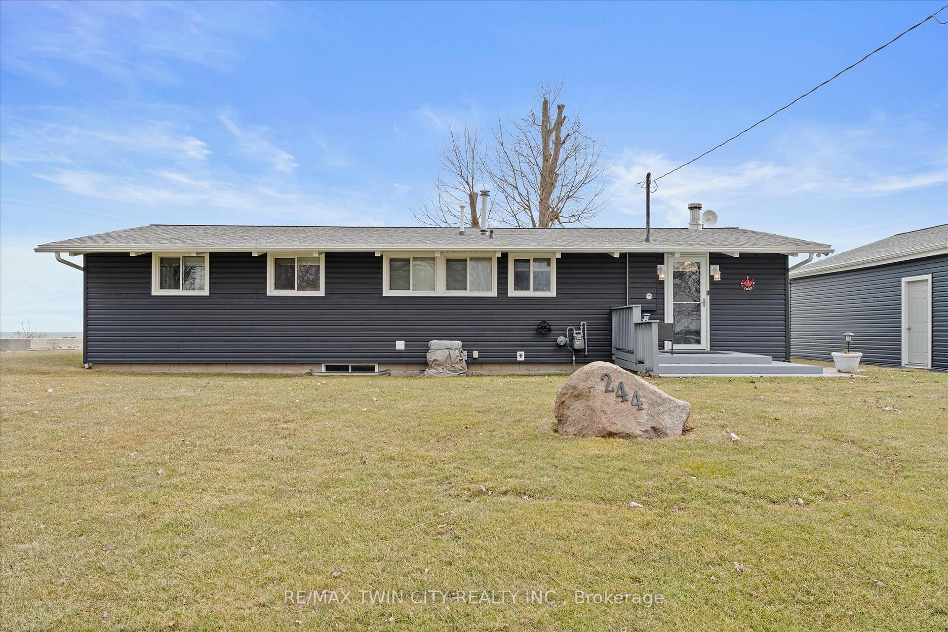 Photo 2 of 244 Cotterie Park, Leamington — HOMEH