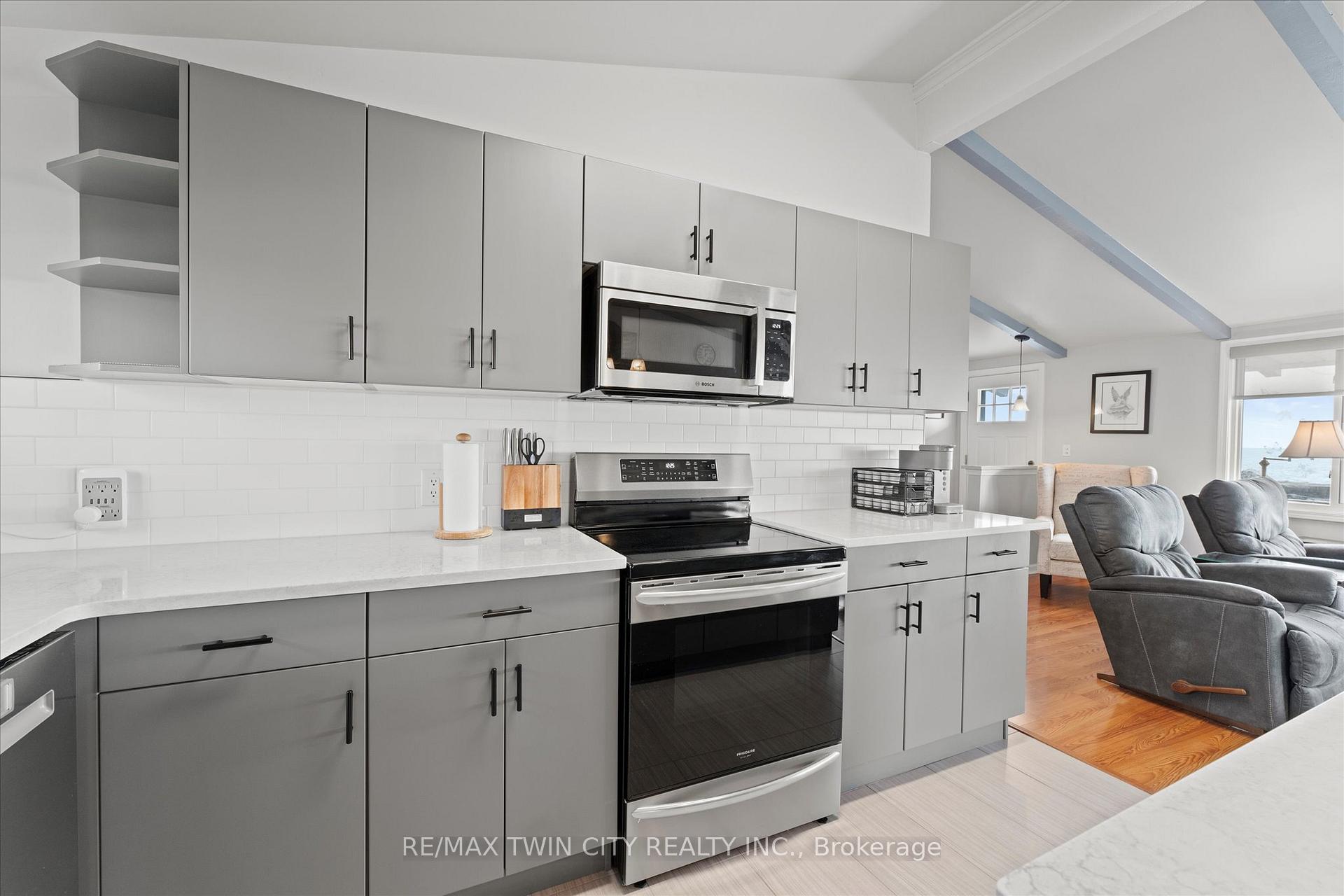 Photo 11 of 244 Cotterie Park, Leamington — HOMEH