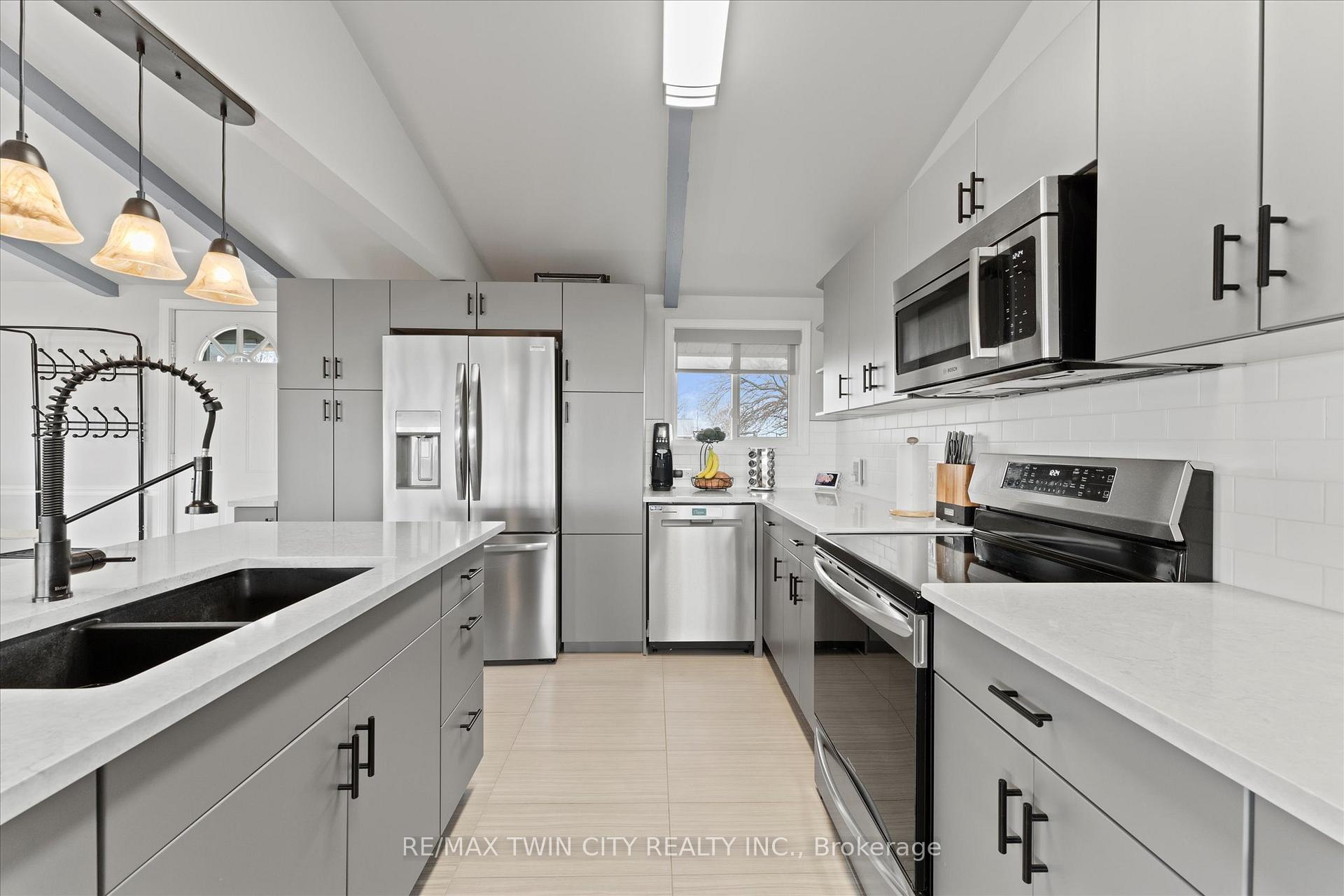 Photo 13 of 244 Cotterie Park, Leamington — HOMEH
