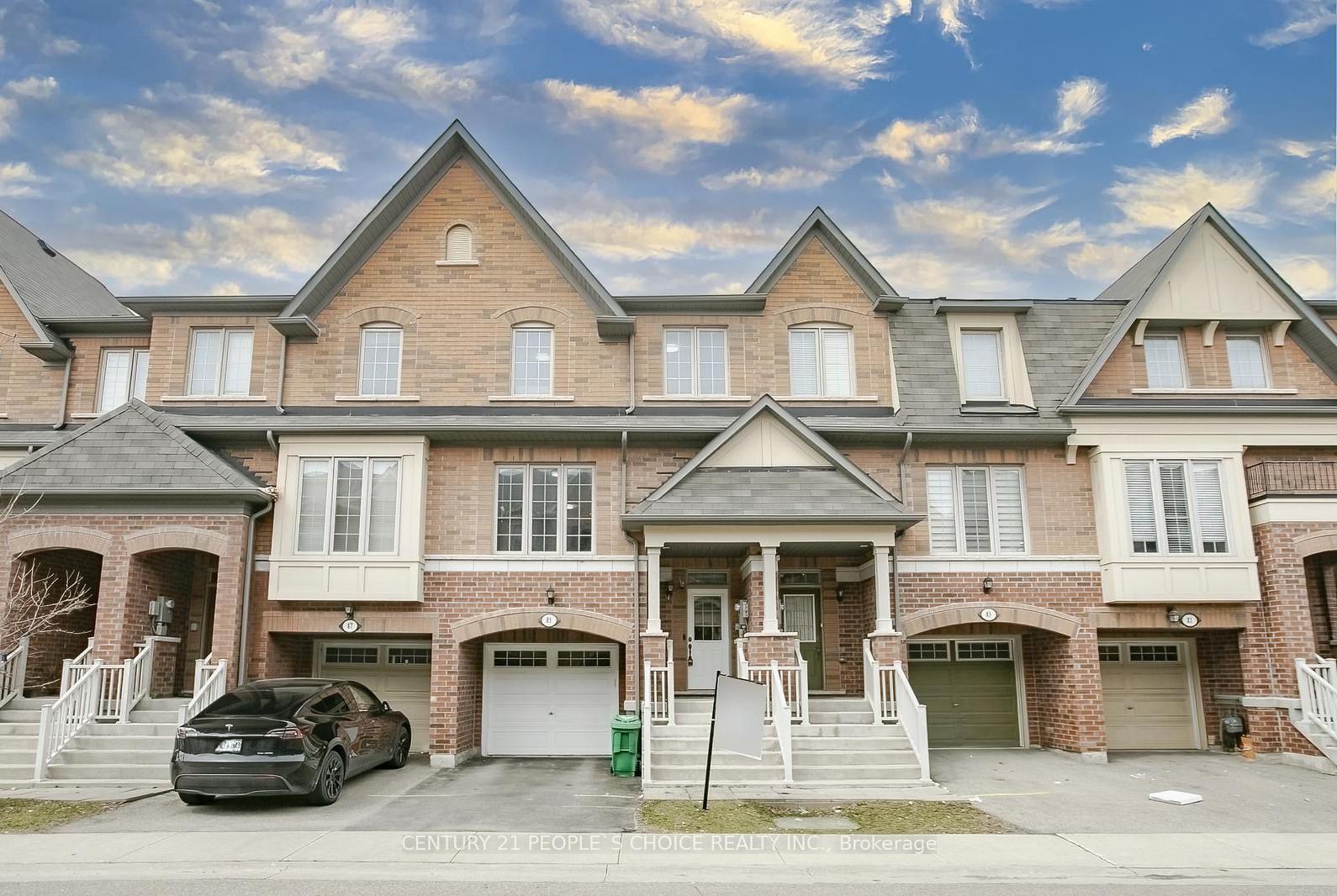 Front of 85 Sea Drifter Crescent