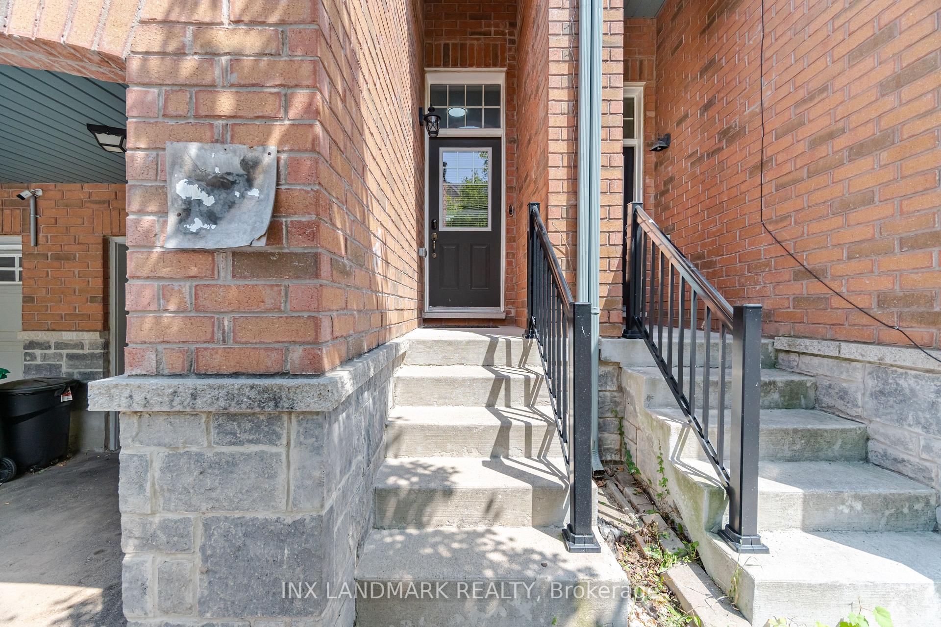 Photo 4 of 72 Magdalene Crescent, Brampton, Heart Lake — HOMEH