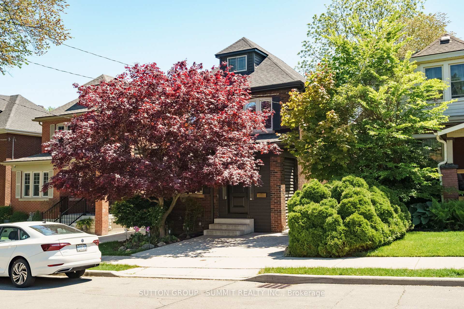 Front of 287 Graham Avenue S