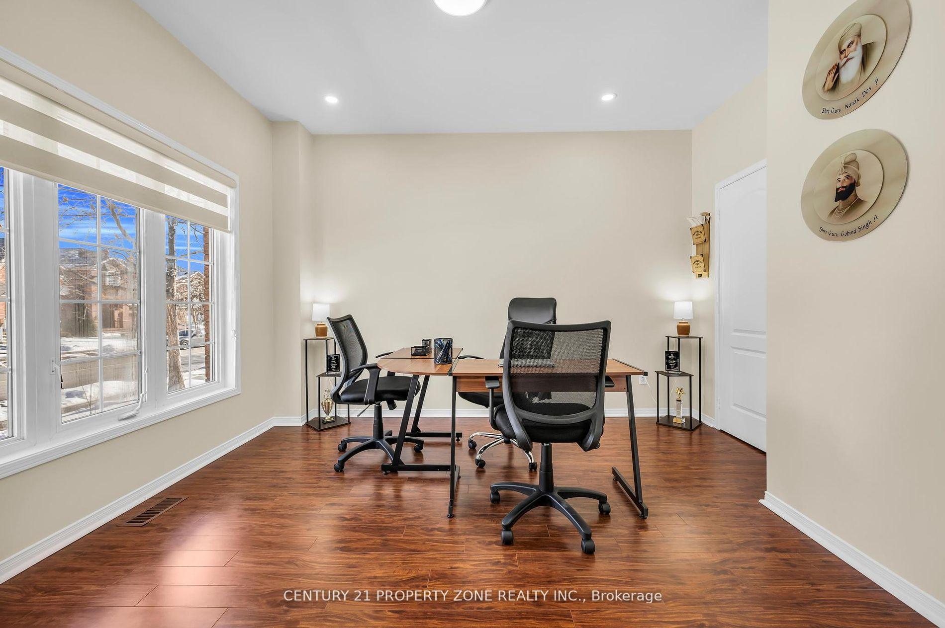 Photo 4 of 82 Brisdale Drive, Brampton, Fletcher's Meadow — HOMEH